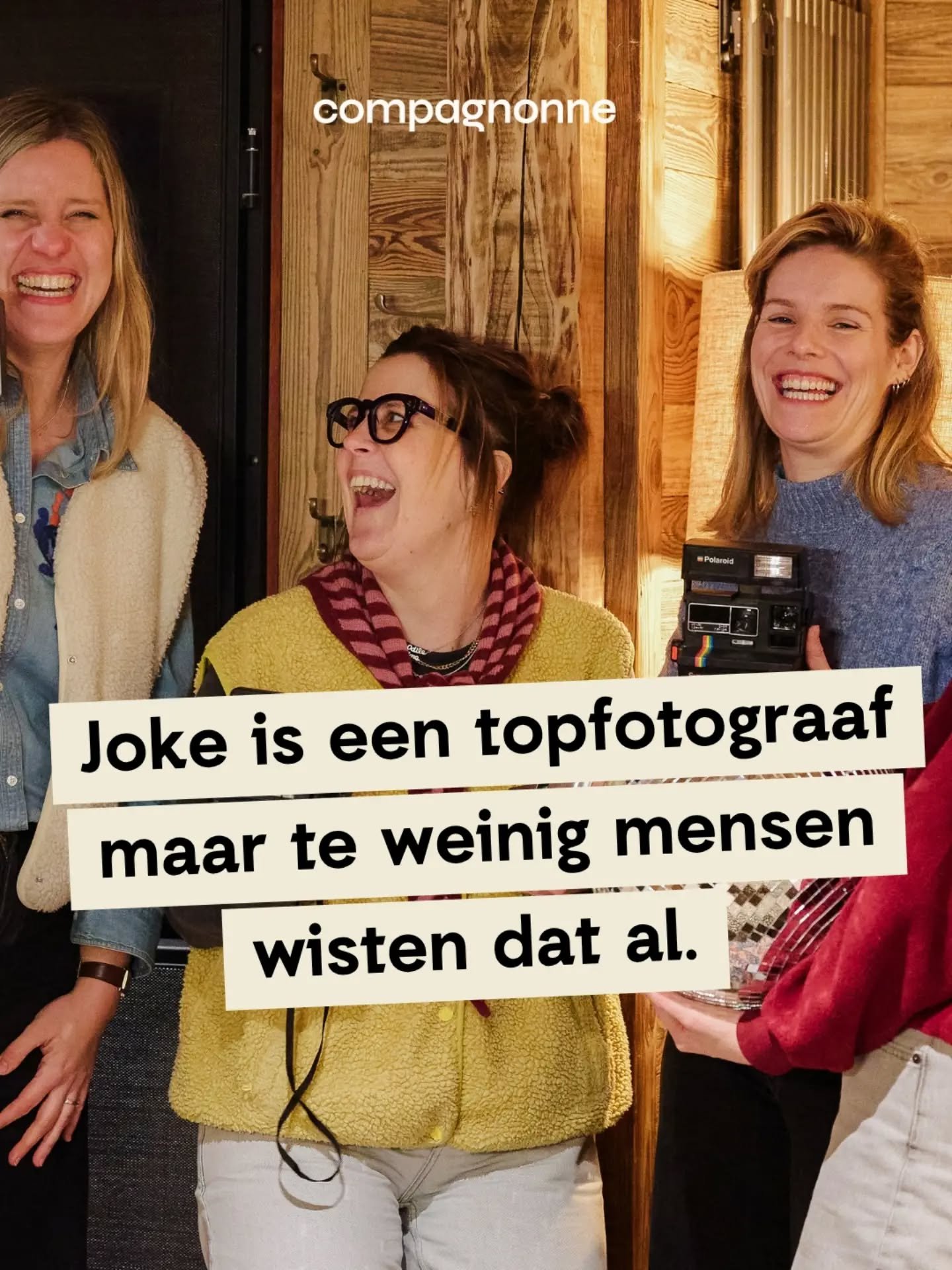 'Tonen wat ge kunt, Joke!'

Zo kwam ze aan de start.
Fotograaf @fotografiejokemelis
Een ervaren rot in het fotovak.
De schoonste foto's ever.
Maar toch een opgedroogde klantenlijst, de laatste tijd.

En begot niet weten hoe daaraan te beginnen 🙈.

H