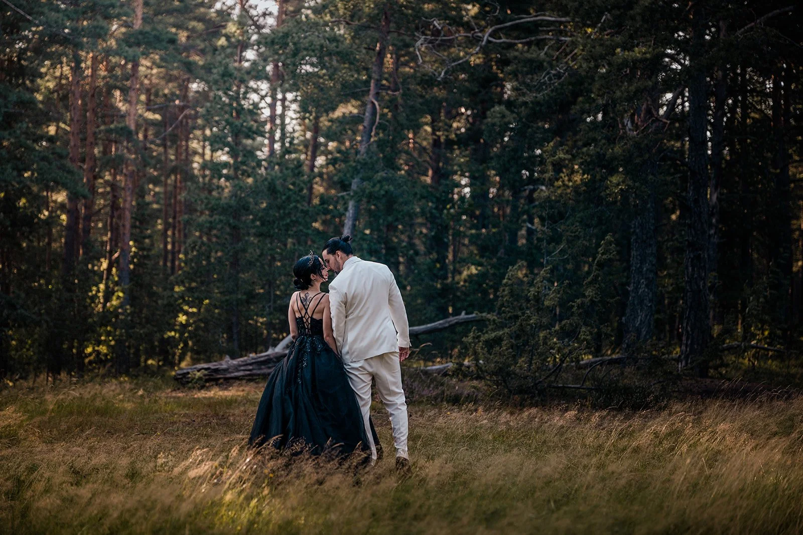 Tuulinen potrettikuvaus uimarannalla