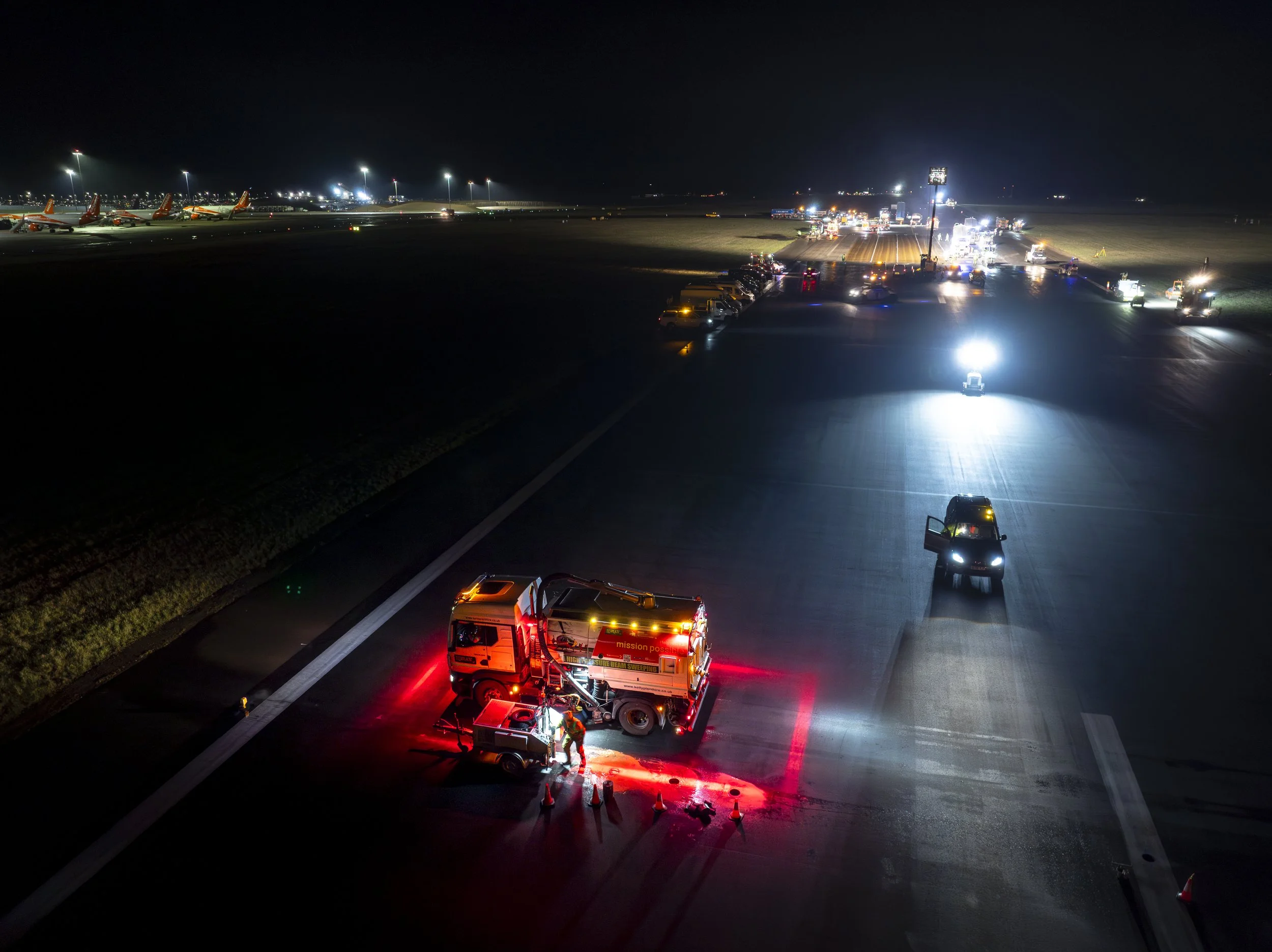 Lagan Runway Resurfacing Luton Airport by LHCP Feb26-90.jpg