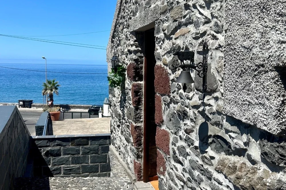 Palheiro Mar stone cottage, Paúl do Mar
