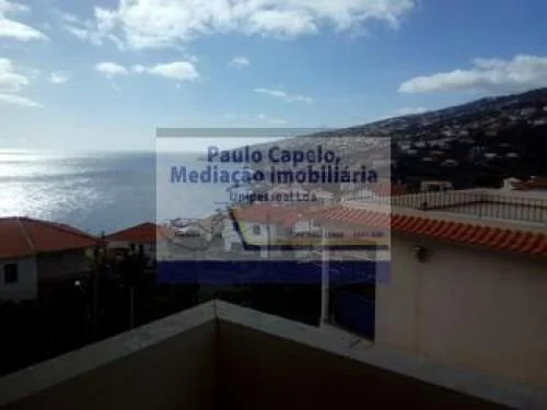 Furnished two-bedroom apartment with sea views for sale in Santa Cruz, Madeira