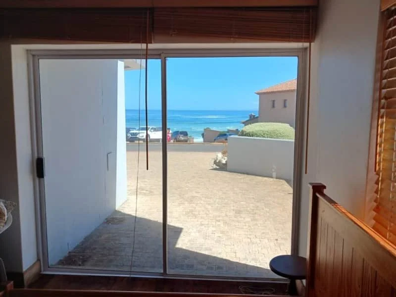 Beachfront Ground-Floor Studio Apartment in Yzerfontein. Experience coastal living at its finest in this charming ground-floor studio apartment. Perfectly situated on the beachfront in the sought-after town of Yzerfontein.