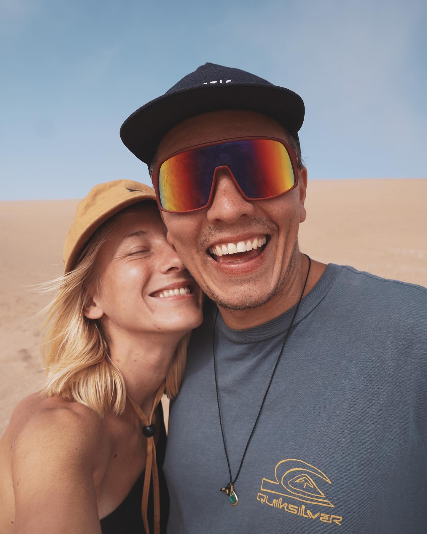 Hey can you take some cute pictures of us together?
The pictures: 😂😂🤣&hellip;

Since we don&rsquo;t have much time left in Morocco and the distances between places are crazy (especially wen you travel by van) we went to see some sand dunes around 