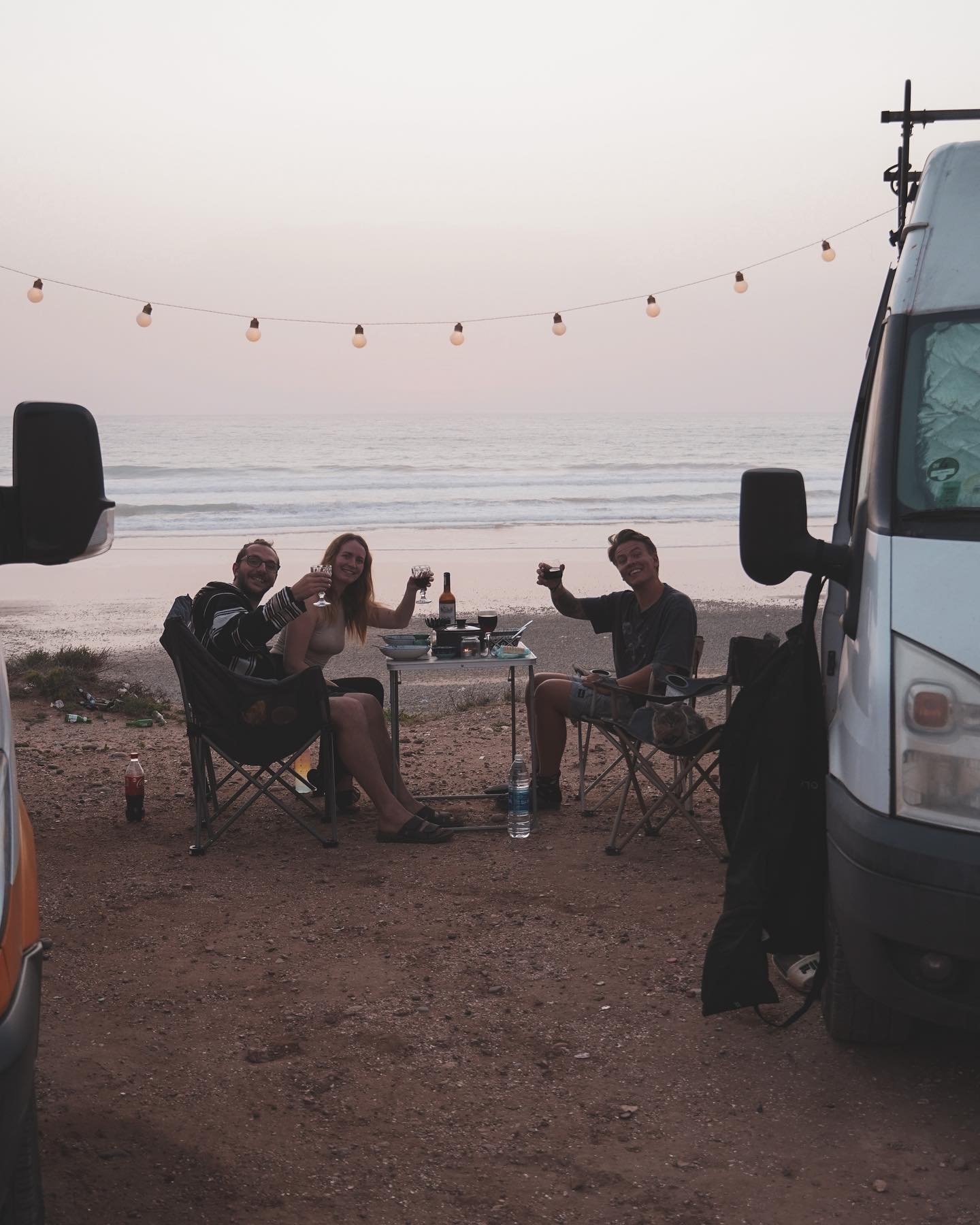 Thank you vanlife for these colourful evenings together 🫶 

It&rsquo;s insane how grateful we&rsquo;re for the vanlife community! When we first started to convert our van we also started to follow a few accounts for inspiration. We had no clue that 