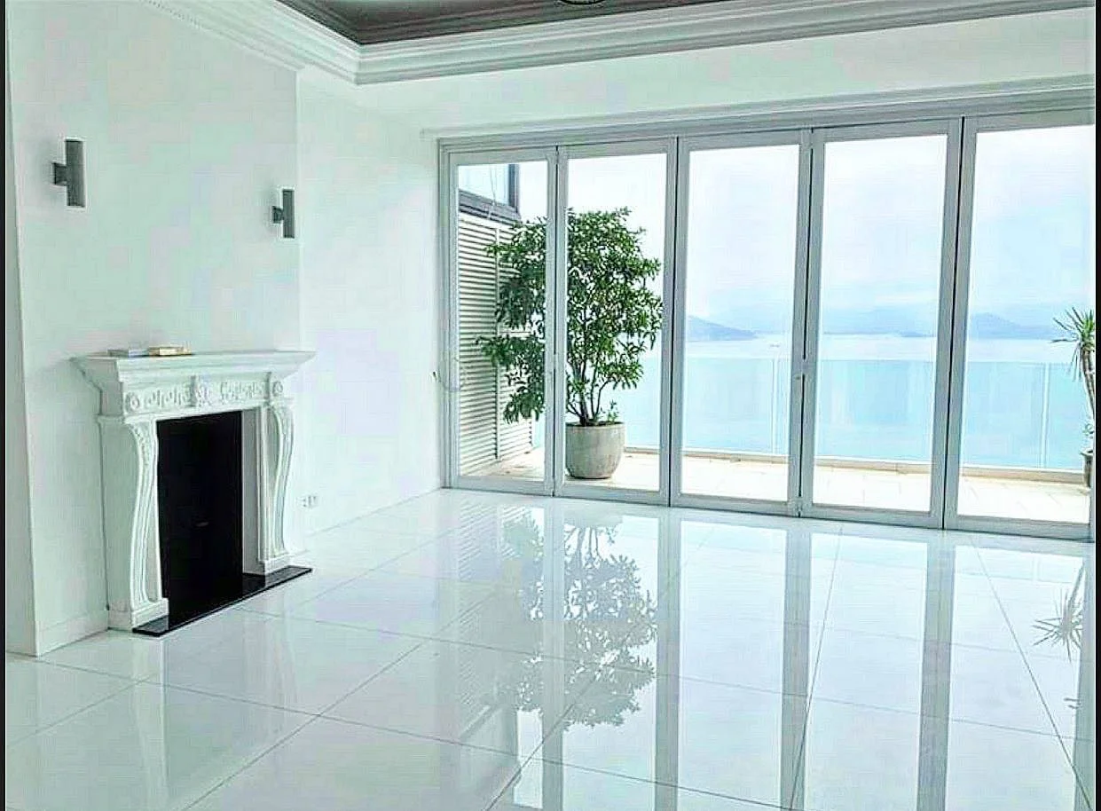Just finished - stand-alone house project in Sai Kung, Hong Kong. Client loves it white. All white, less is more 💕 

#EveryDayImHustlin #construction #womeninconstruction #teamwork #labor #loveconstruction #engineer #engineering #webuildthiscity #ar