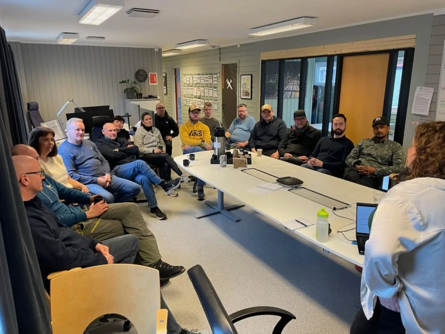 Vi har hatt bes&oslash;k 2 dager p&aring; rad av en gjeng fra ''Menn i helse'', som studerer p&aring; Jessheim VGS😀

De ville h&oslash;re om v&aring;res tilbud og hvordan vi jobber her. De kom med gode sp&oslash;rsm&aring;l og vi fors&oslash;kte &ar