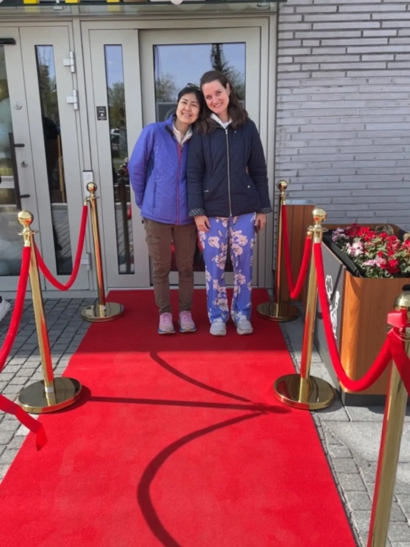 Vi m&aring;tte selvf&oslash;lgelig v&aelig;re med &aring; st&oslash;tte opp under 
de flotte nye endringene i Jessheim sentrum💛 

Det er hyggeligere &aring; gj&oslash;re ting sammen, 
som et fellesskap🥰

#fontenehuset