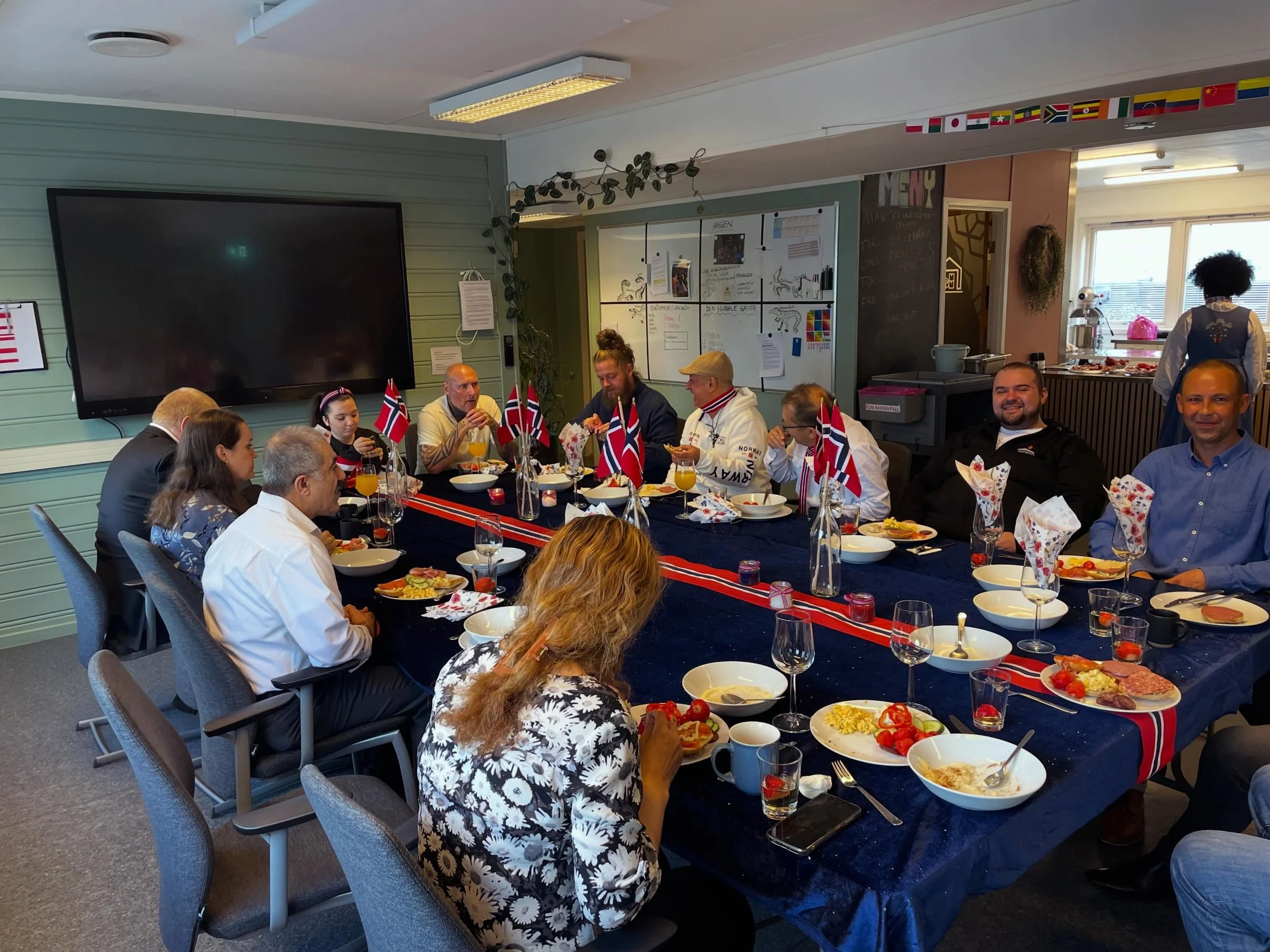 I dag startet vi dagen med en hyggelig frokost sammen p&aring; Fontenehuset. Det er noe helt spesielt med &aring; kunne starte dagen rundt samme bord, dele gode samtaler, latter og f&oslash;lelsen av fellesskap.

Sammen s&aring; vi ogs&aring; p&aring