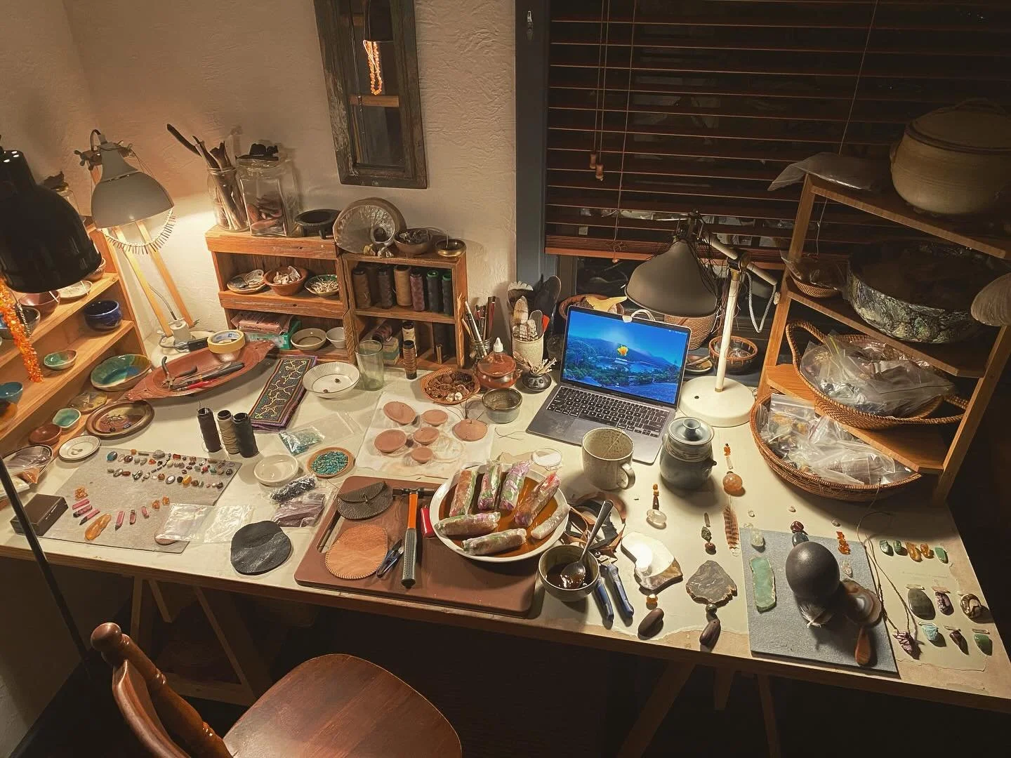 The dinner table a few nights ago&hellip;.
Yep, I&rsquo;ve been back in the creative flow and playing with a number of beautiful materials 🤲🏼👐🏼🫶🏼
#creativeflow #dinnertable #craftspace