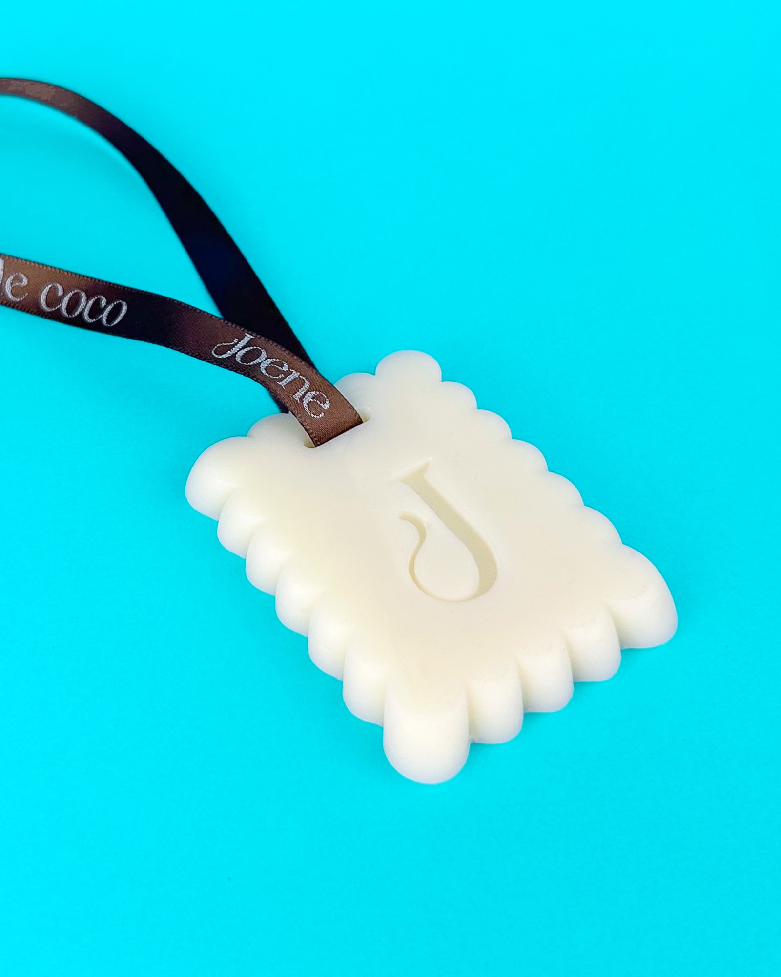 Biscuit_parfume_Coco_02_website.jpg