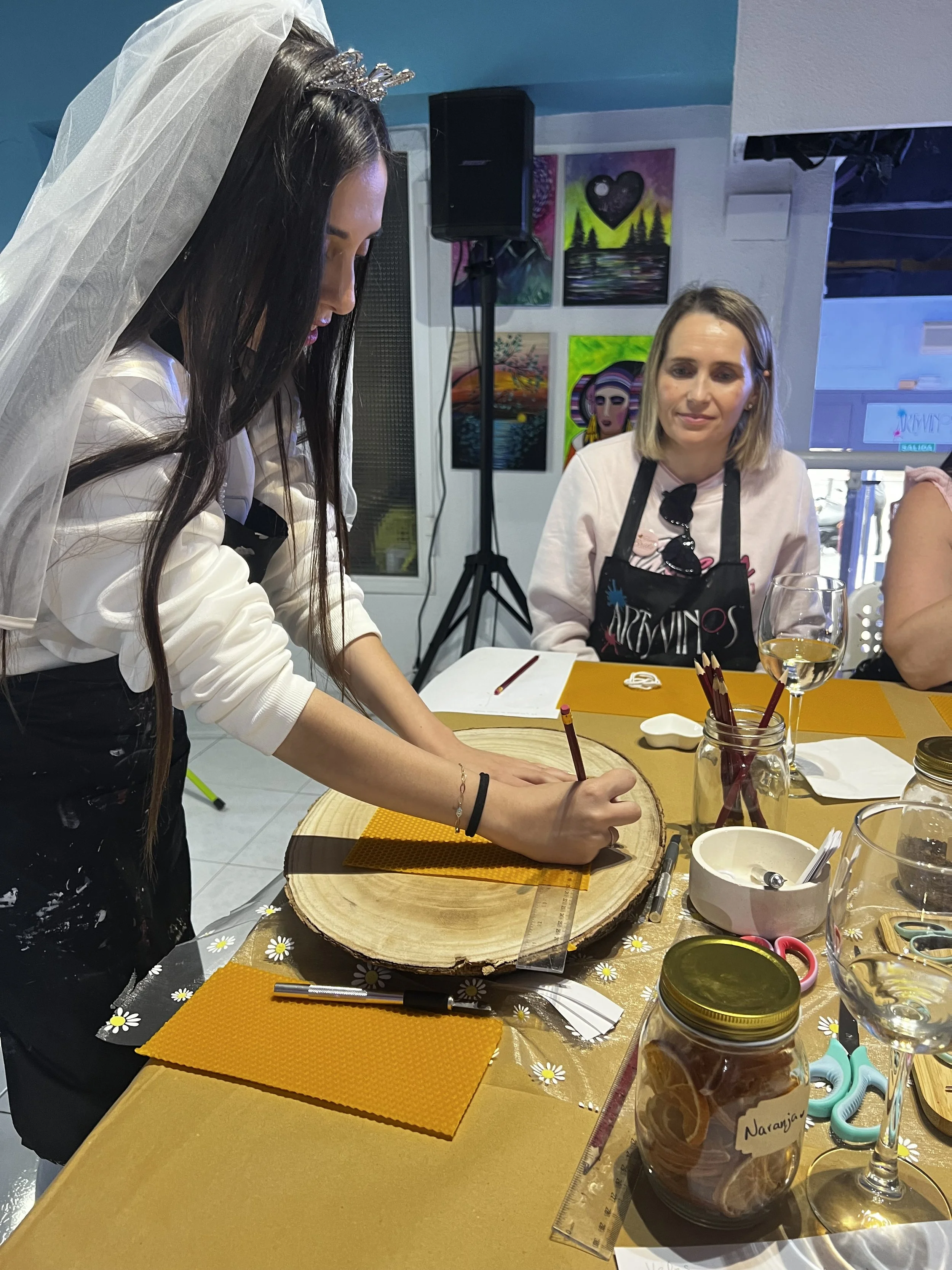 Domingo 14 de junio, 17:30h a 20:30h. TALLER ESPECIAL Velas de Miel y Ambientadores
