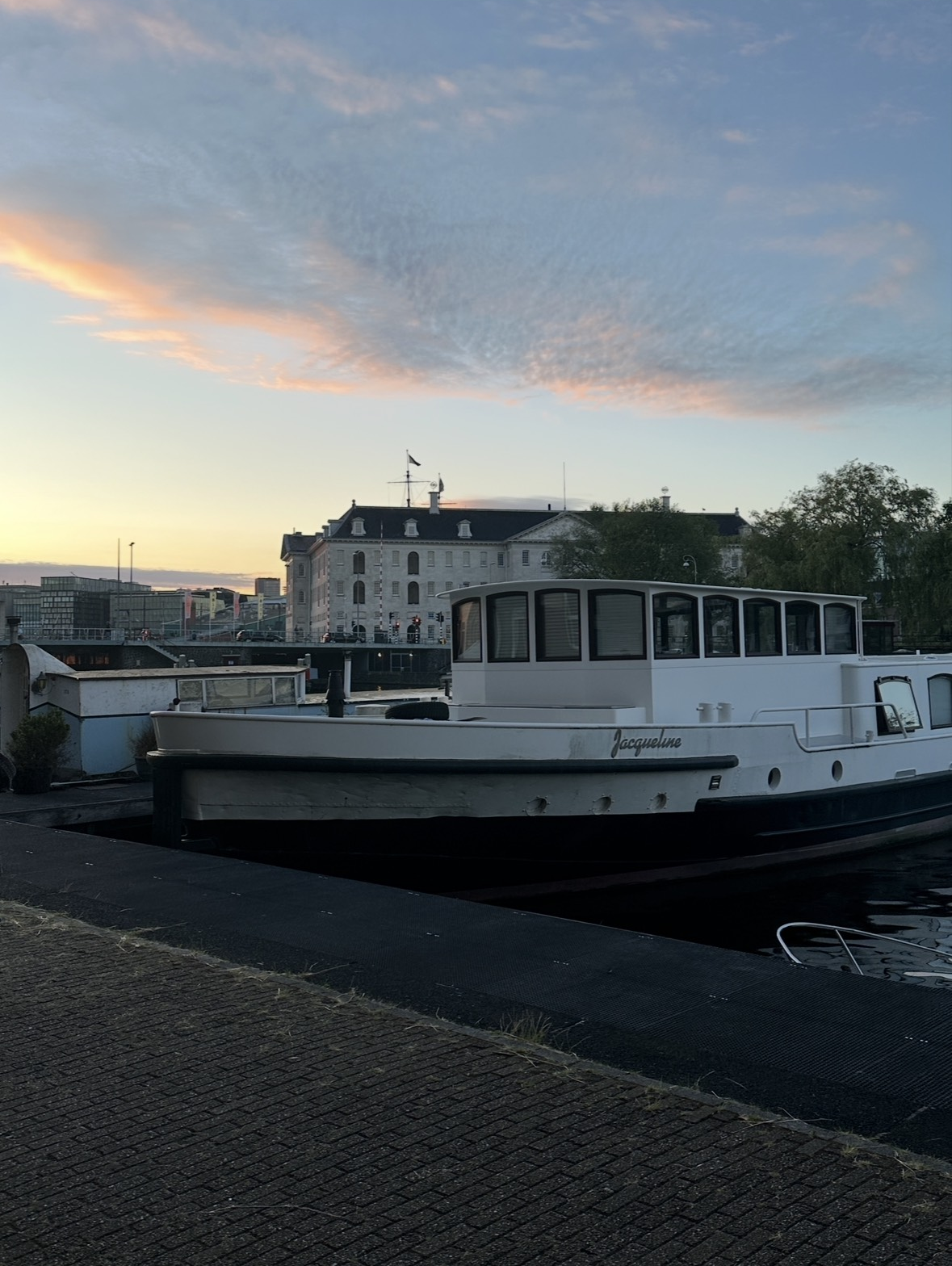 Woonboot Amsterdam verbouwing interior design.png