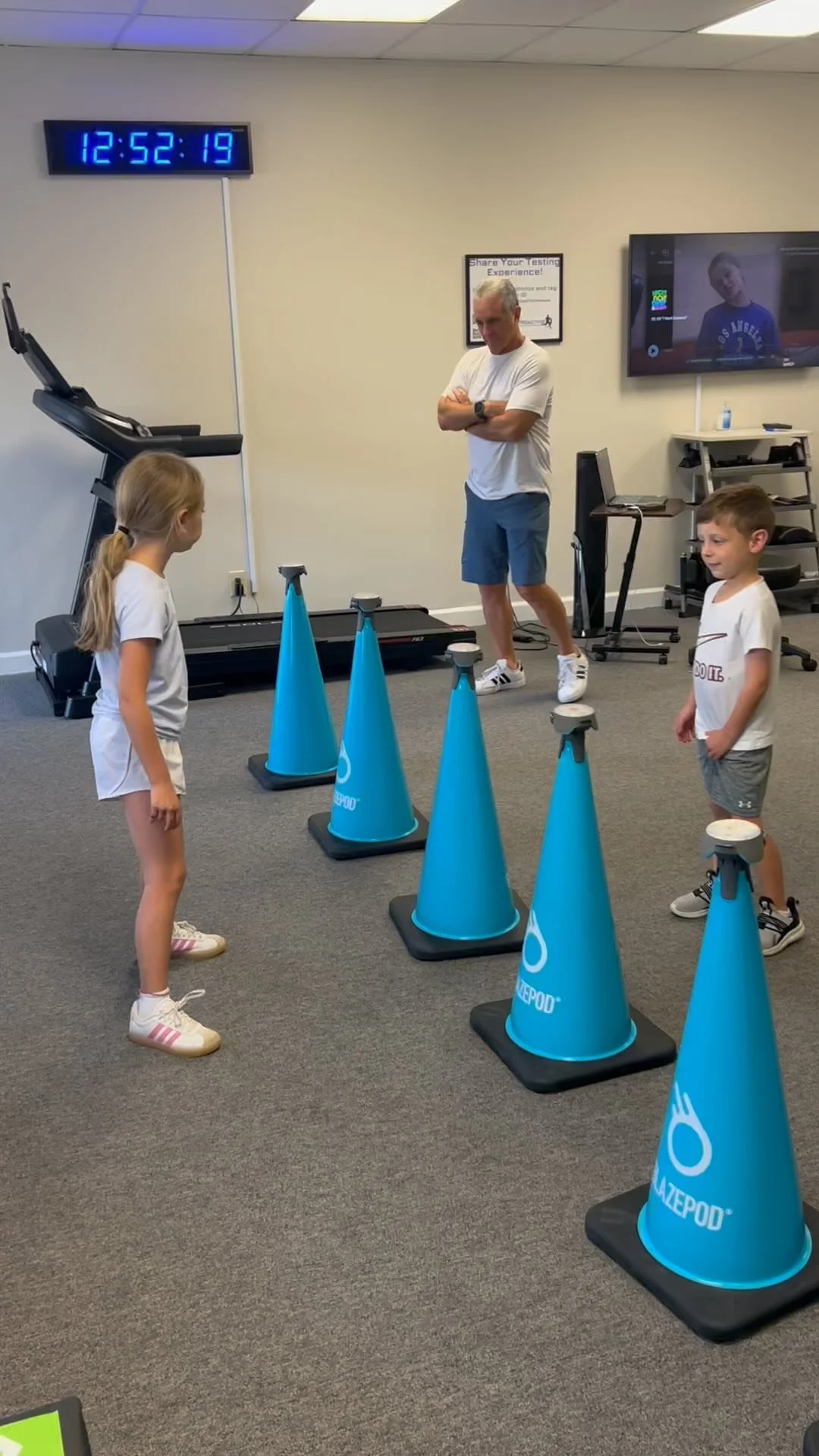 Grandma Randy strained her her glutes taken care of the grandkids this week so while she was getting some treatment, the niece and nephew got to play on the equipment! @caseysommerfeld