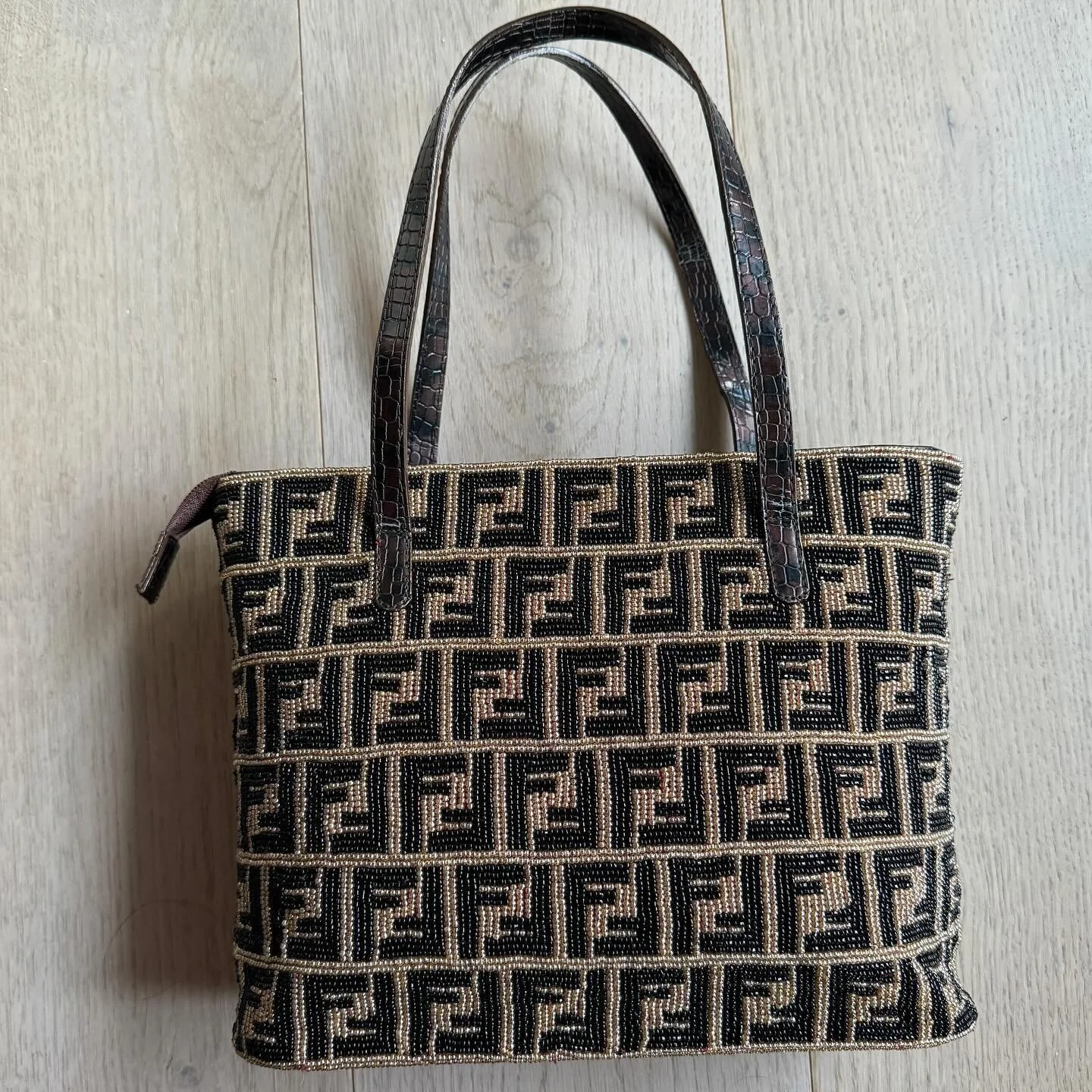 Dyingggg over this beaded Fendi bag that predates the 1970s 🫢🔥 this is in perfect condition and is so, so rare. It looks unused and even comes with the original extra set of beads. It&rsquo;s the perfect show-stopping tote for all occasions. On sal