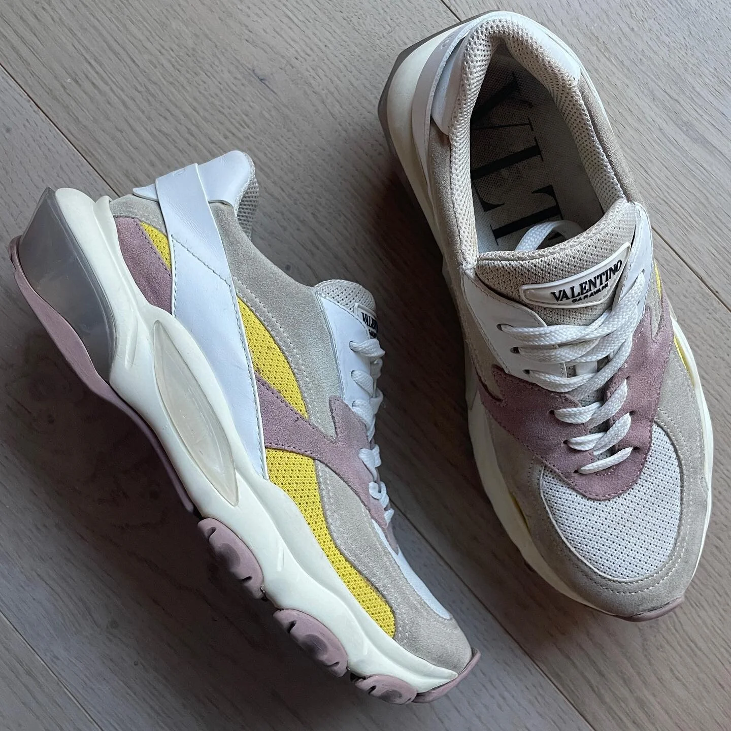These Valentino Bounce trainers 🔥🔥🔥 The chunky heel with the muted colours 😮&zwj;💨😮&zwj;💨 These are perfect for all occasions and just going around town in comfort and style. These are like new and a size IT 38, UK 5 and on sale for &pound;120