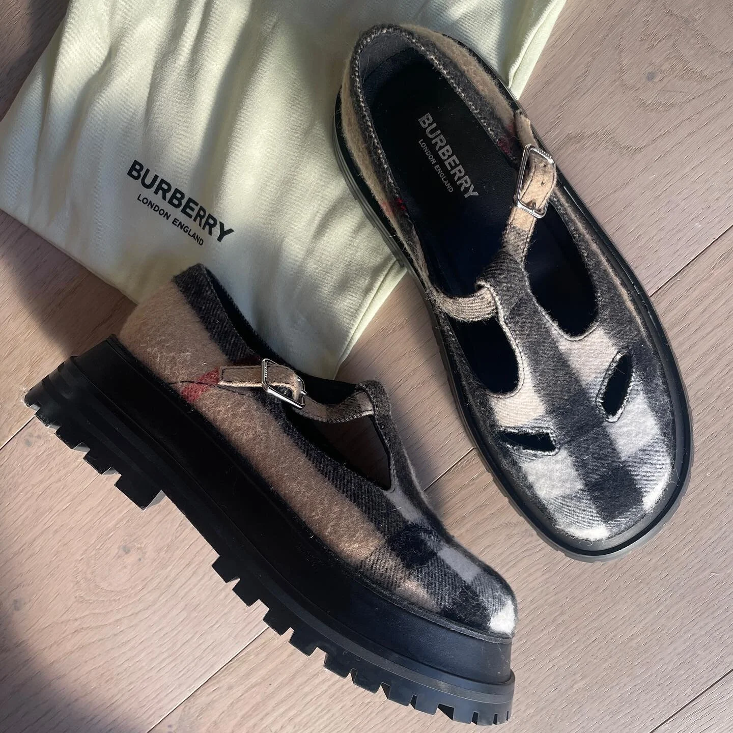 💙SOLD💙 Doesn&rsquo;t get cooler than these Burberry Aldwych platform mary janes 🫶🫶🫶 These are made of brushed wool in Burberry&rsquo;s signature check print and have a generous 2 inch platform heel, perfect for stomping around London in 😍 These