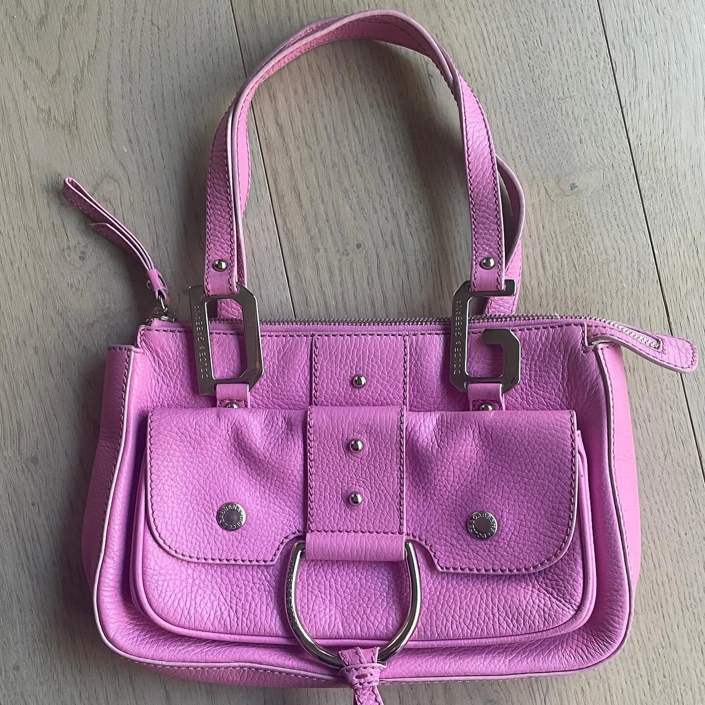 Fulfill all your Y2K dreams with vintage pink Dolce &amp; Gabbana mini shoulder bag 💖 It&rsquo;s so perfectly pink with cheetah print lining as if it couldn&rsquo;t get more Y2K 🎀 The massive D and G on the handles make the perfect statement. On sa