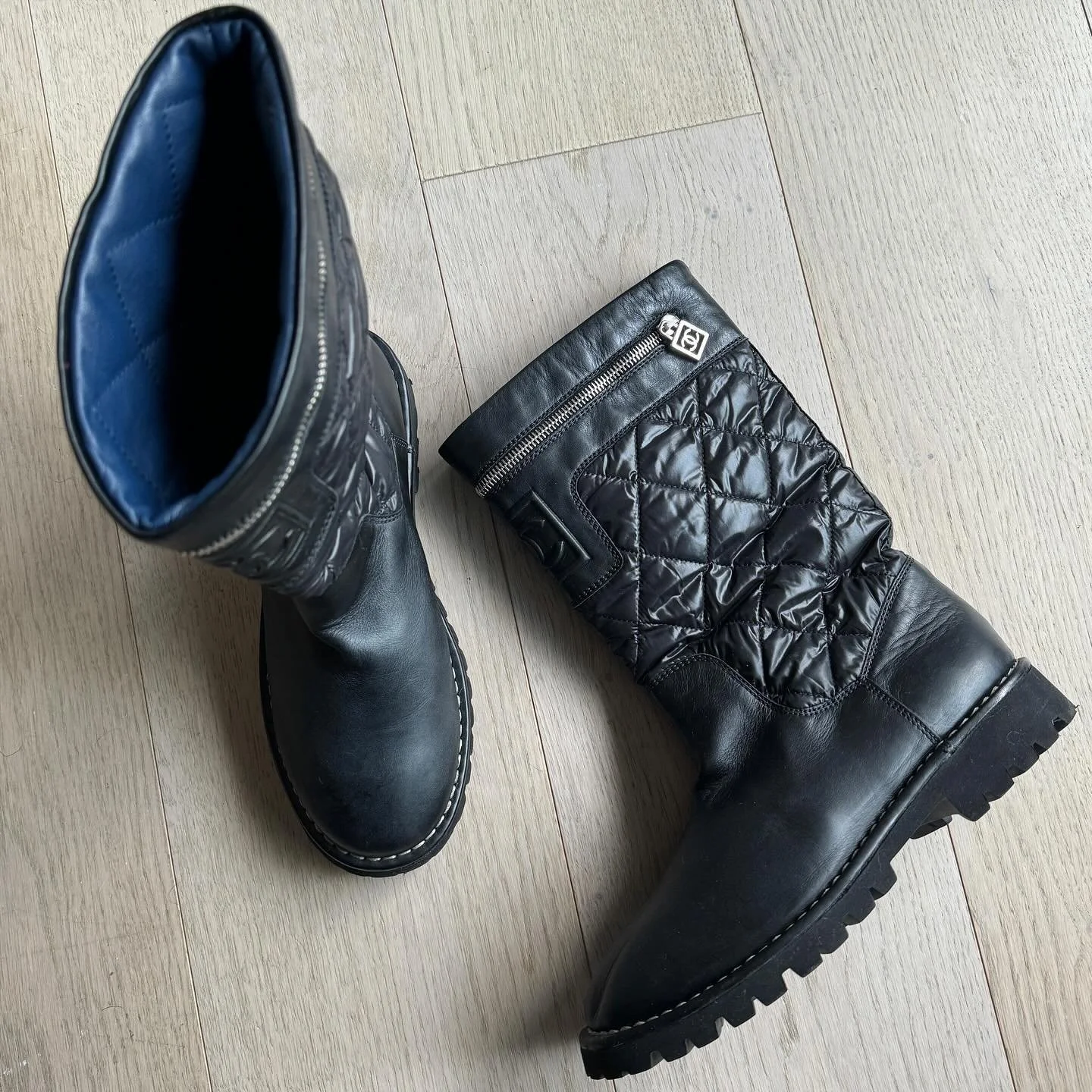 Took some time off to focus on family during the holidays but I&rsquo;m back with soo much amazing stock 😩💕 First off are these gorgeous Chanel quilted engineer boots from Karl Lagerfeld&rsquo;s era 👢 These are in like new condition, extremely rar