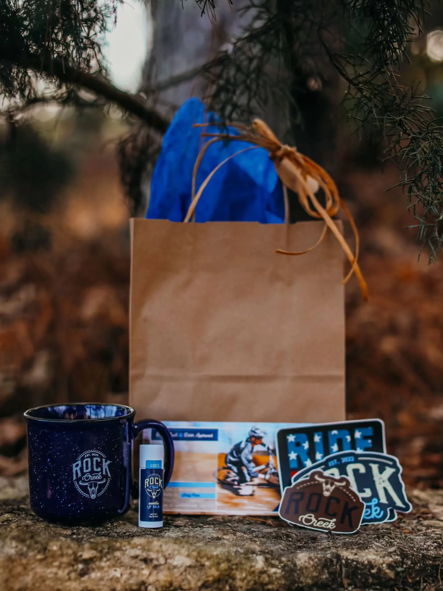 Holiday shopping just got easier 🎁
We&rsquo;ve got 2 Grab &amp; Go Gift Bags in the shop this year&mdash;perfect for riders, friends, or last-minute gifts!

Adult Pass Bag &mdash; $65
(Retail value $71.97)
&bull; 1 Adult Day Pass
&bull; Mug
&bull; V
