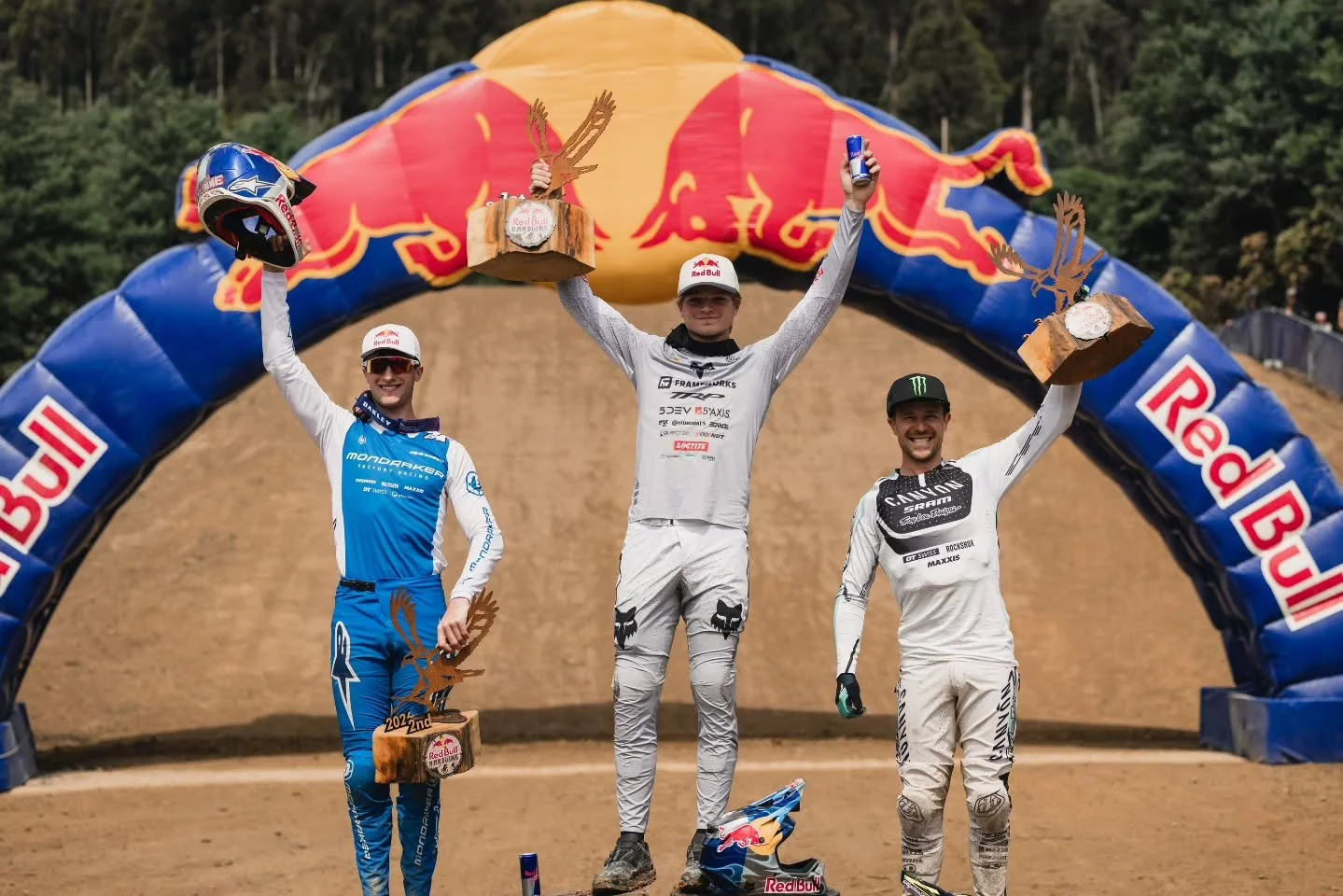Massive weekend for the @frameworksracing boys &mdash; @asavermette takes the win at @redbullhardline and @aarongwin1 locks in 5th. Couldn&rsquo;t be more fired up for this crew! 🔥

📸 // @cammackenziephotos