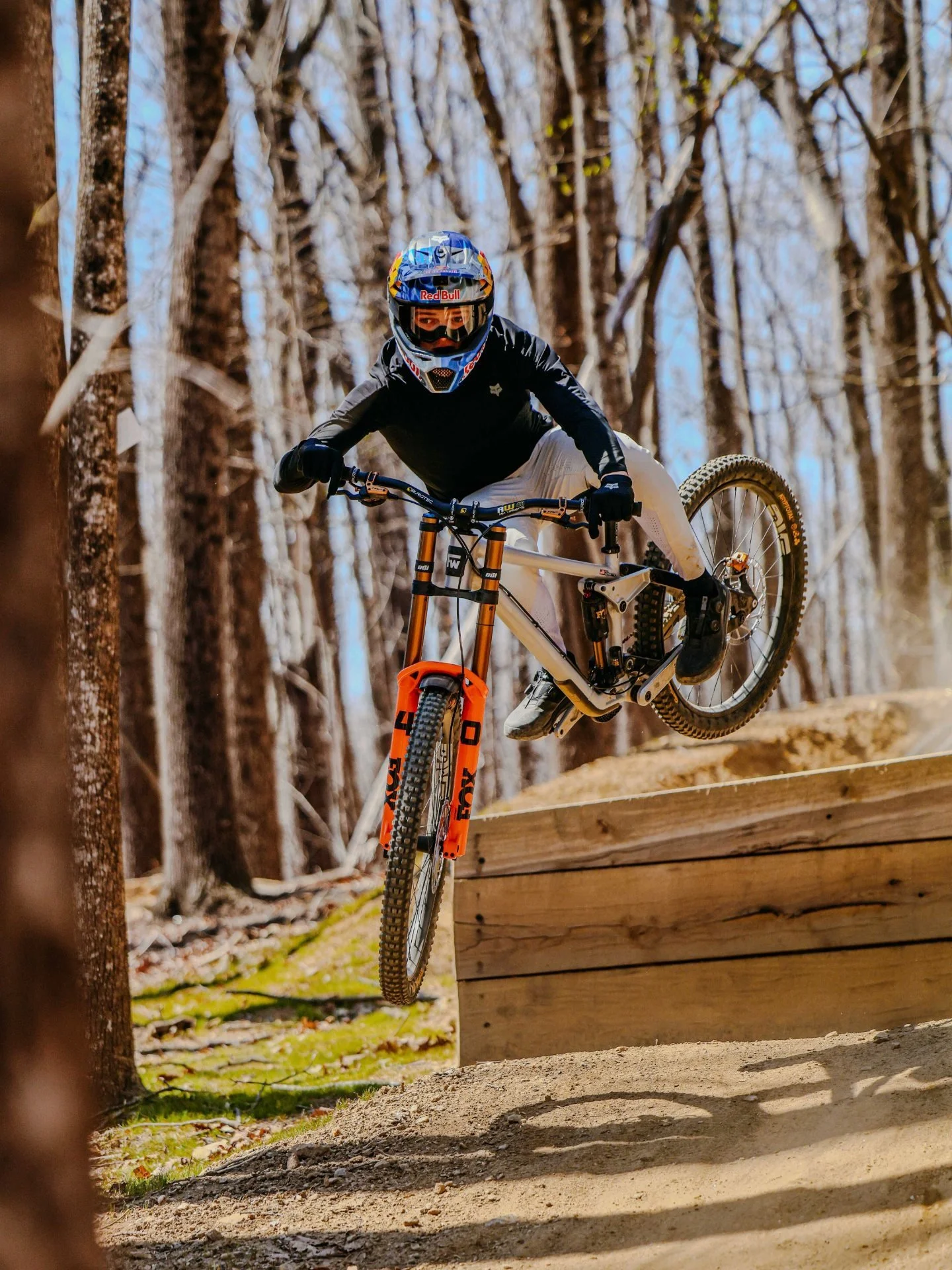 Huge thanks to everyone who came out for the @foxmtb @frameworksracing Hit the Park day!

Such a fun one getting laps in with Asa and Anna&mdash;nothing better than riding alongside some of the fastest in the sport.

And a big shoutout to Fox MTB for