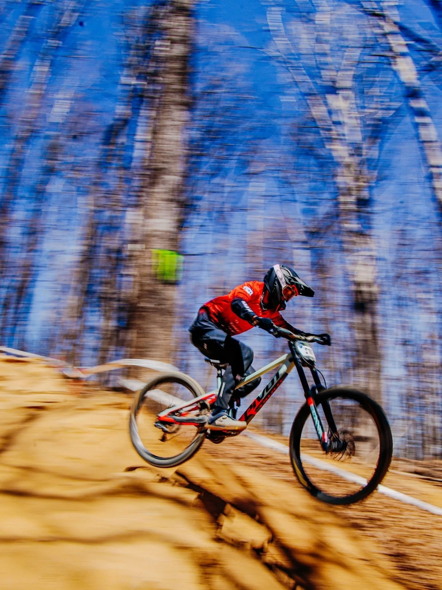 We wrapped up the @prodownhillseries weekend with our Cat 2/3 racers and the energy stayed high to the very end. So many fast laps and tight racing all day! 🤘

Huge congrats to all the finishers&mdash;way to put it down all weekend.