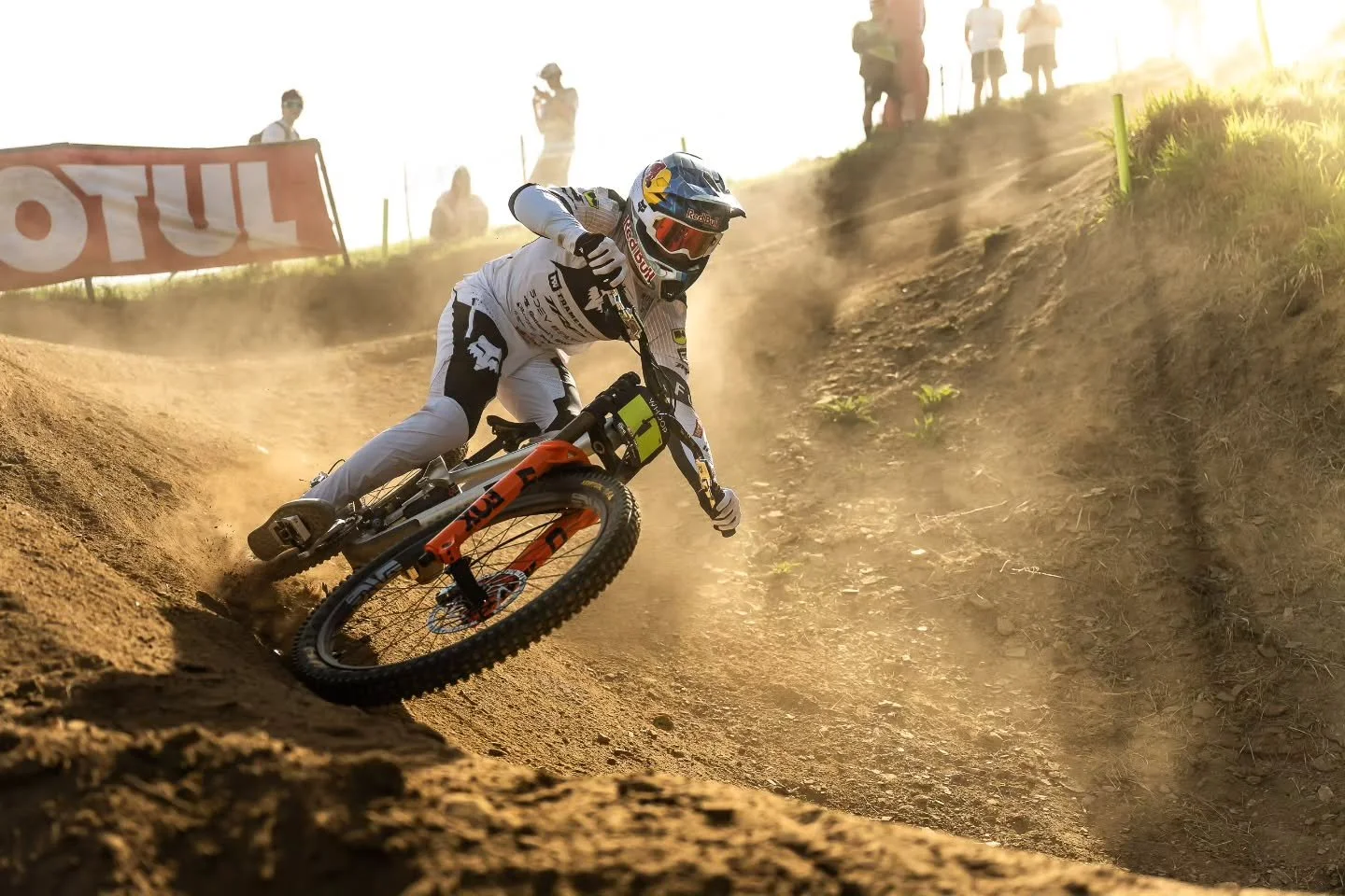 A wild day of qualifying at the Loudenvielle Downhill World Cup for @frameworksracing!

Both @asavermette and @annanewkirk_ had to battle through Q2 to earn their spots in the big show. Asa laid down a heater to take the Q2 win, while Anna rode her w