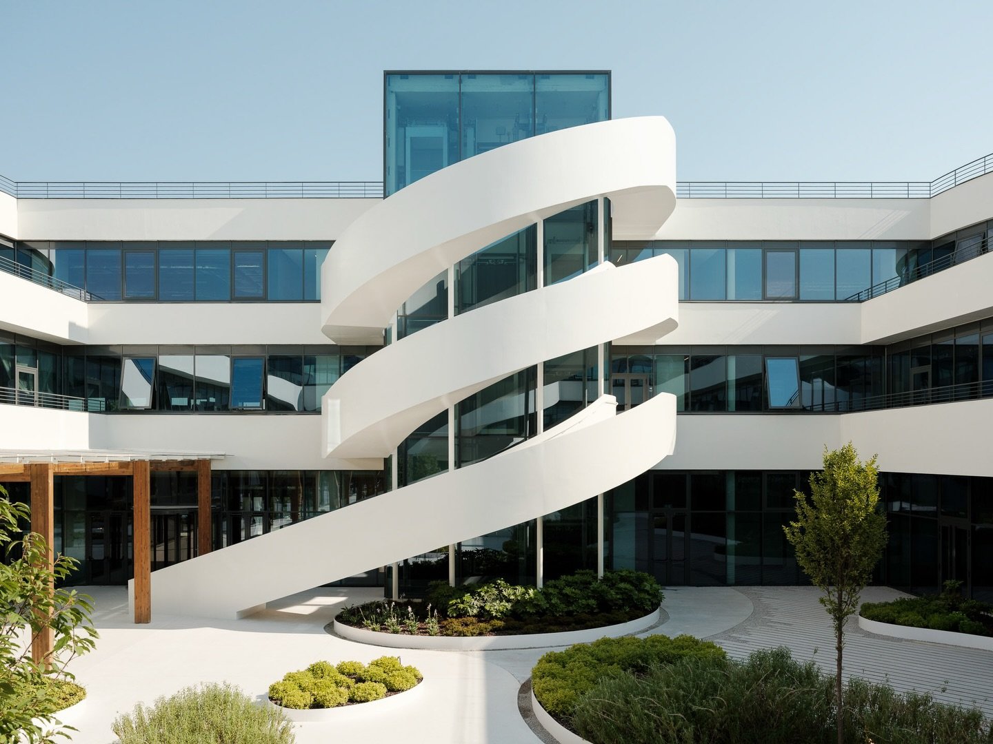 Oriente Green Campus

Architecture by @saraivaeassociados with @kohnpedersenfox. Landscape architecture by @lj_group_. Developed by Norfin.

📸 emontenegro / architectural photography

#ArchitectureLovers #ArchitecturalDesign #ModernArchitecture #Arc