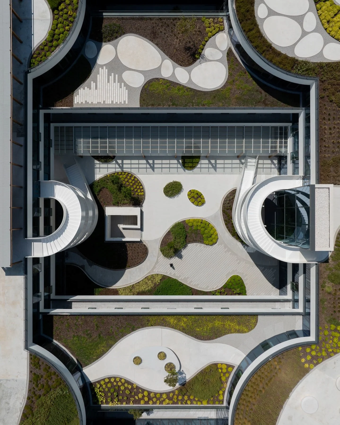 Oriente Green Campus

Architecture by @saraivaeassociados with @kohnpedersenfox. Landscape architecture by @lj_group_. Developed by Norfin.

📸 emontenegro / architectural photography

#ArchitectureLovers #ArchitecturalDesign #ModernArchitecture #Arc