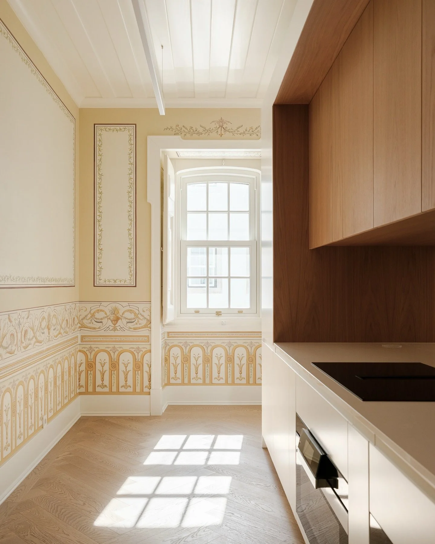 Pal&aacute;cio Condes de Caria

Shooting an exquisite kitchen in Pal&aacute;cio Condes de Caria in Lisbon. Kitchen by @koklatt. Architecture by @saraivaeassociados. Developed by LX Capital.

📸 emontenegro / architectural photography

#architecturalp