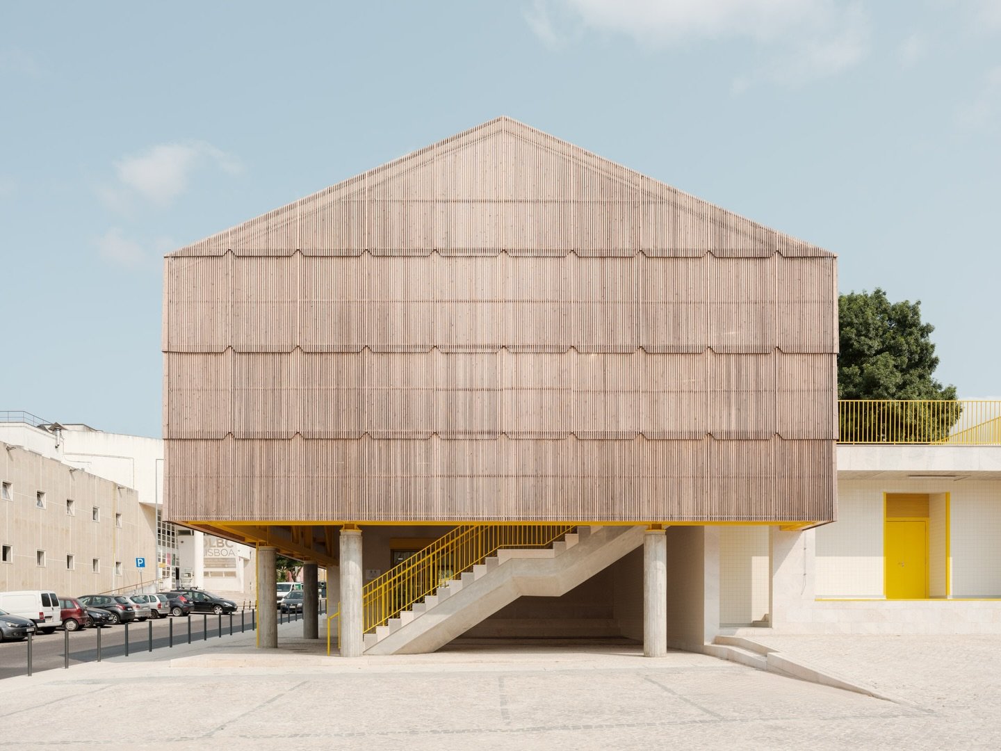 Mercado Bairro Padre Cruz

Architecture by @redo_architects. Wood facade by @banema.madeiras.

📸 emontenegro / architectural photography

#architecturalphotography&nbsp;#architecture&nbsp;#arquitectura