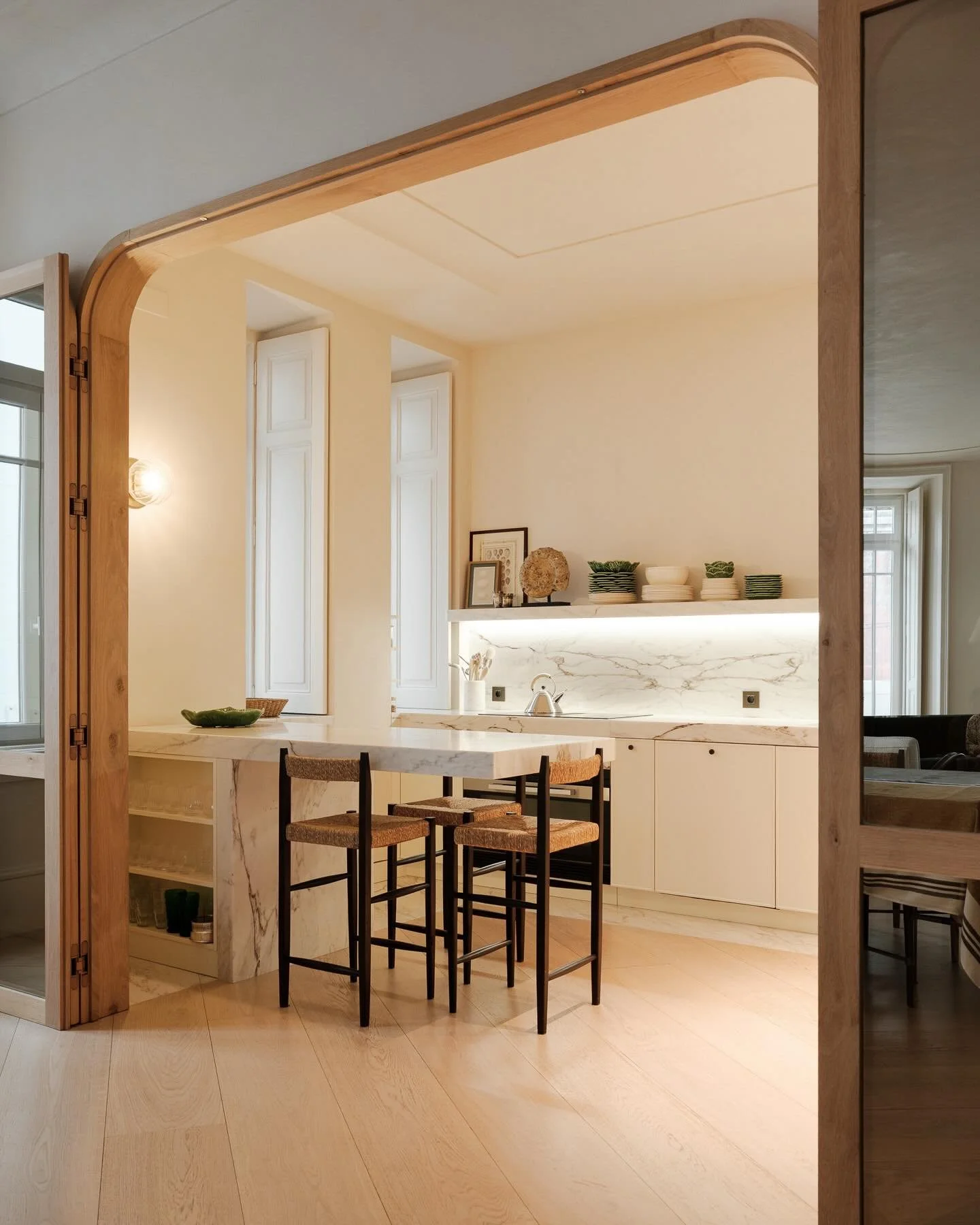 House in Santos

Architecture by @inescortesao.arq. Kitchen design by @koklatt.

📸 emontenegro / architectural photography
www.emontenegro.net

#architecture #photography #architecturalphotography