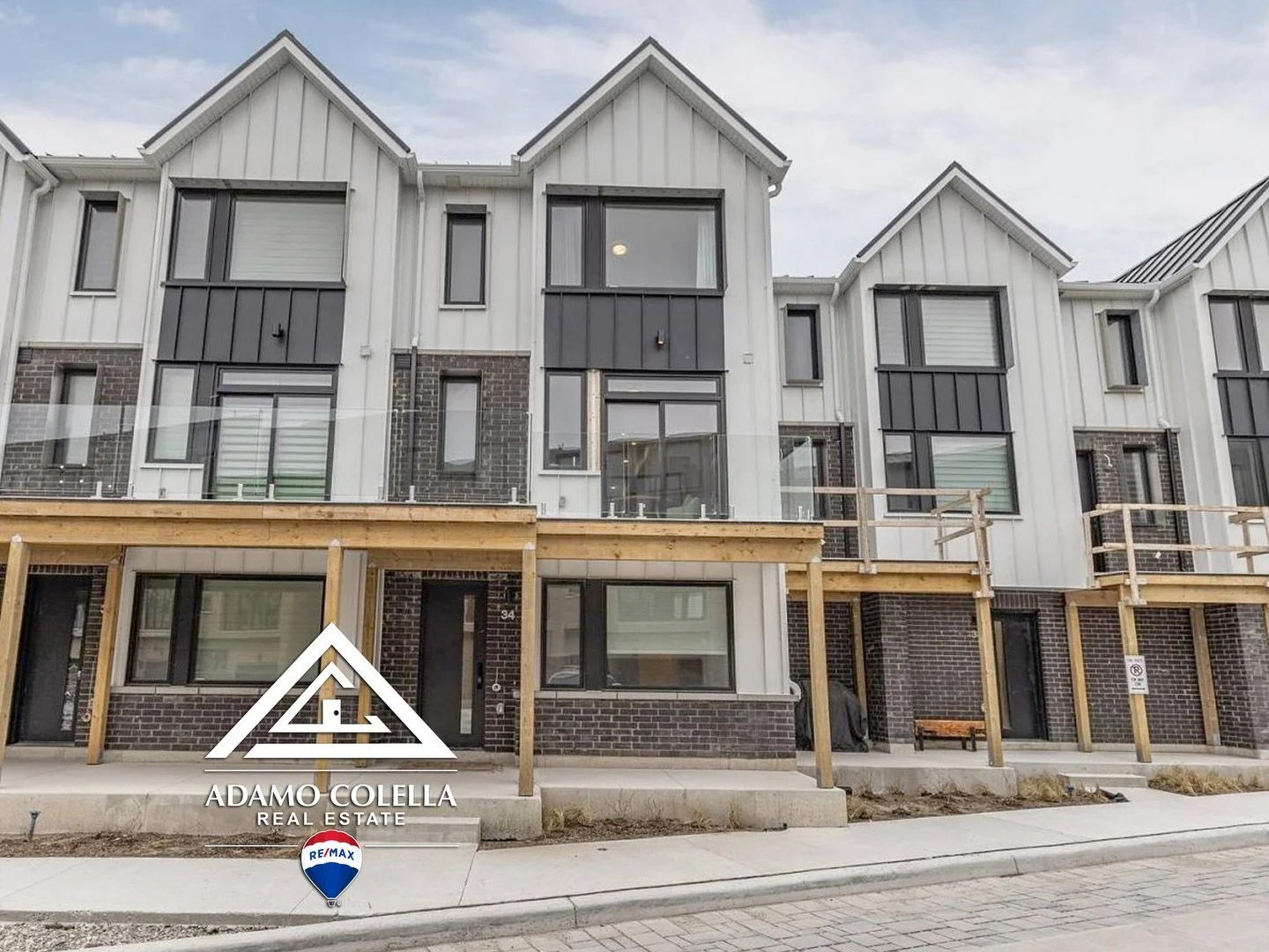 😎NEW LISTING

🏡 10 Rainwater Lane Barrie, ON 🇨🇦

➡️FOR LEASE $3,000 / Month

▶️ Only 1.5 year old - This large 4 bedroom 3 bathroom layout offers approx 1,750 sq ft open concept living space w 9ft ceilings on main floor. Plus enjoy the benefit of