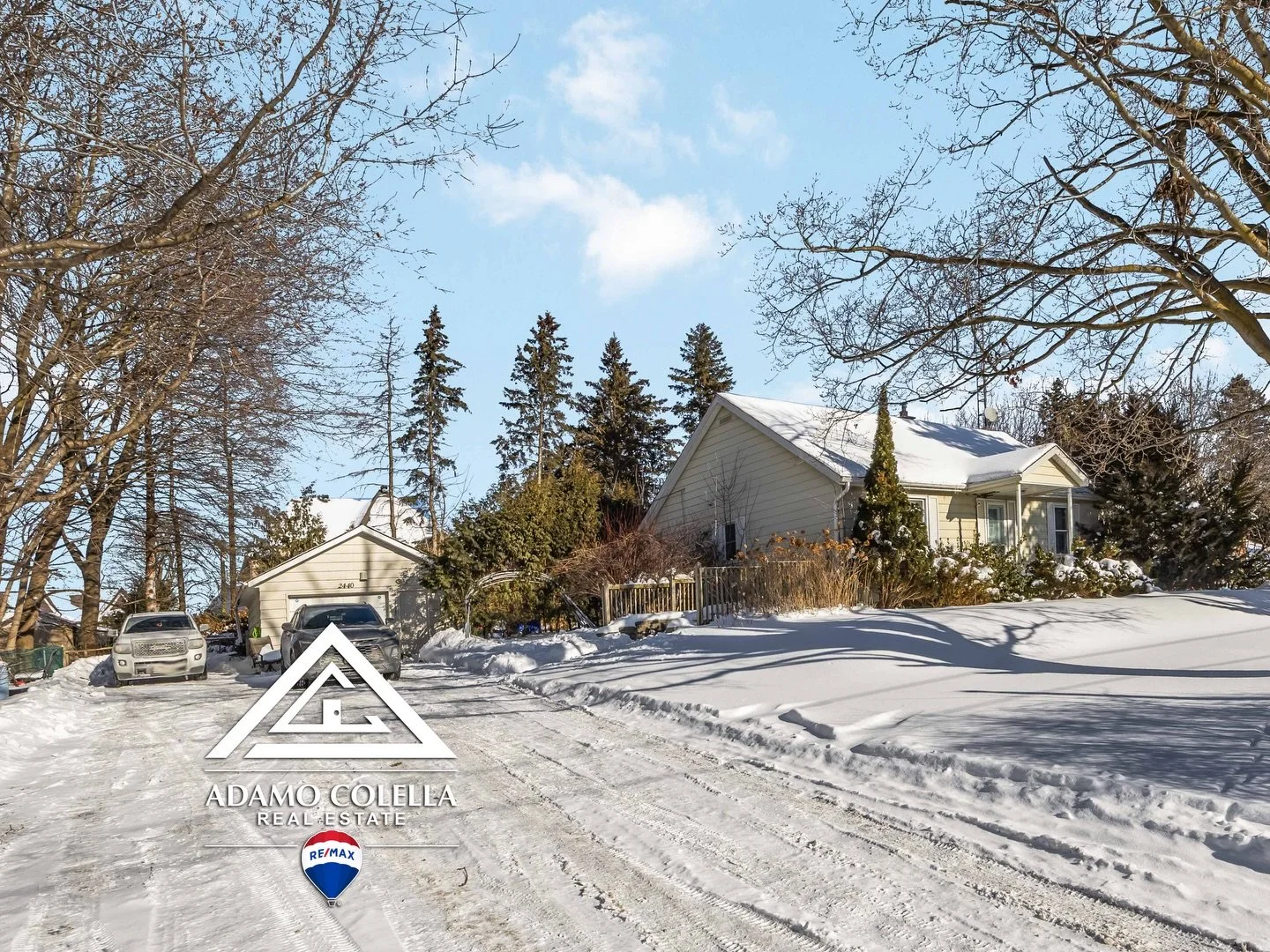 🎸NEW LISTING - For Lease

🏡 Welcome to 2440 King Rd King City, ON 🇨🇦 
.
.
➡️ Available For Lease Is This Open Concept &amp; Accommodating Apartment In The Heart Of King City! This Unit Features A Spacious1 Bedroom And 1 Bathroom (4PC), Plus A Lar