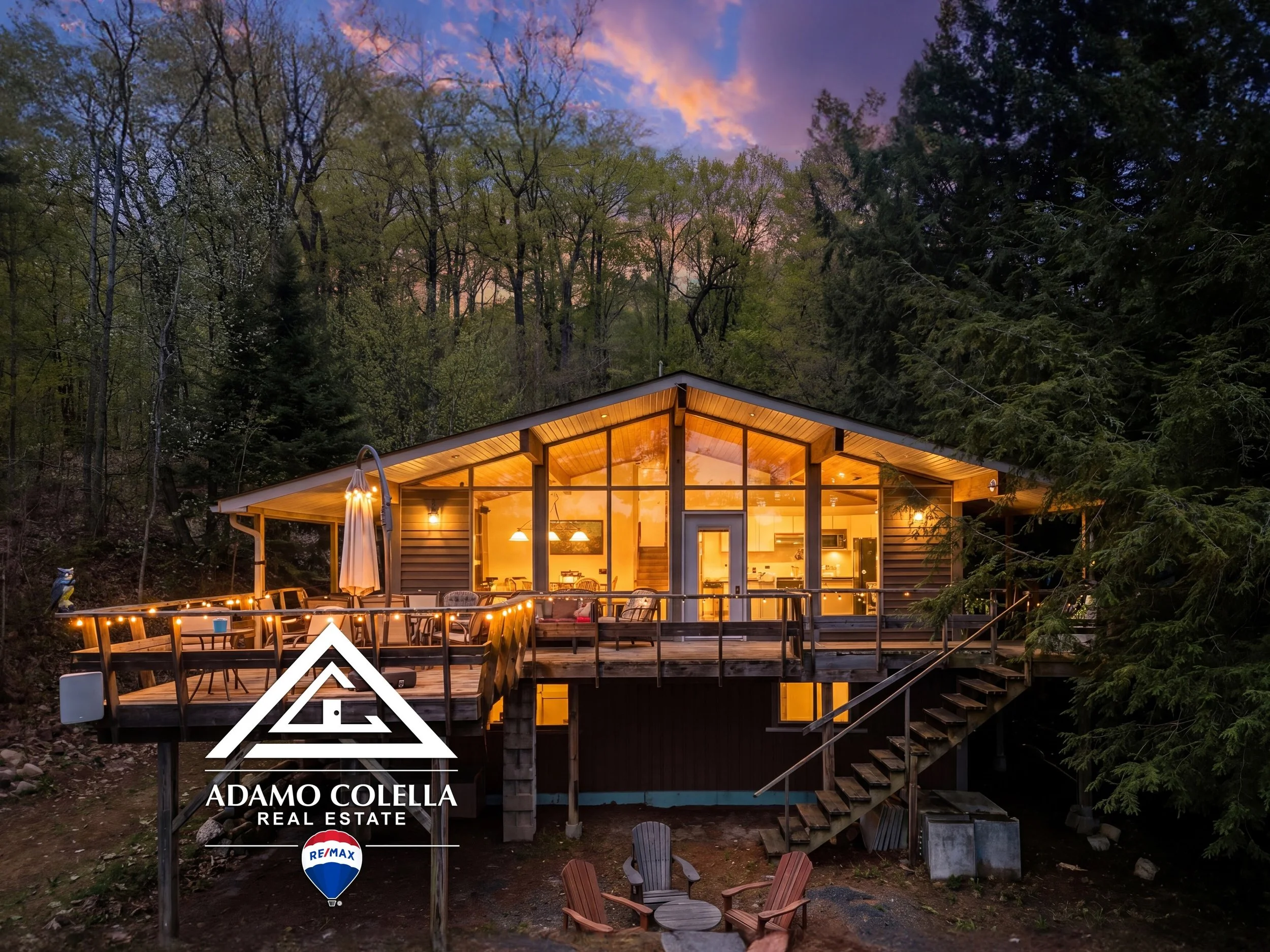 🏡 New Listing - $779,000 

➡️ Welcome to 1075 Carlo Enterprise Rd Muskoka Lakes, ON 🇨🇦 

Escape to your very own piece of paradise! Welcome to Three Mile Lake in the Muskoka Lakes community, where tranquility meets natural beauty. This charming 3 