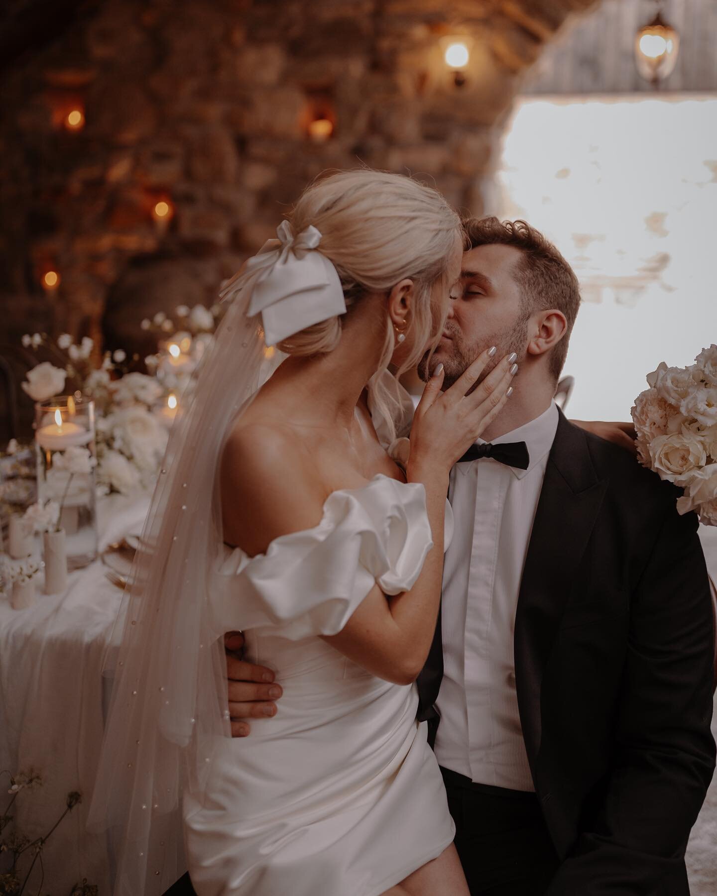 Just admiring more of these stunning pictures by @helenrosephoto from our photoshoot at @thewillowmarshfarm 
Hair by me

Photographer - @helenrosephoto
Stylist - @boelleevents 
Flowers - @bybunchstudio
Venue - @thewillowmarshfarm
MUA - @creative.dm
H