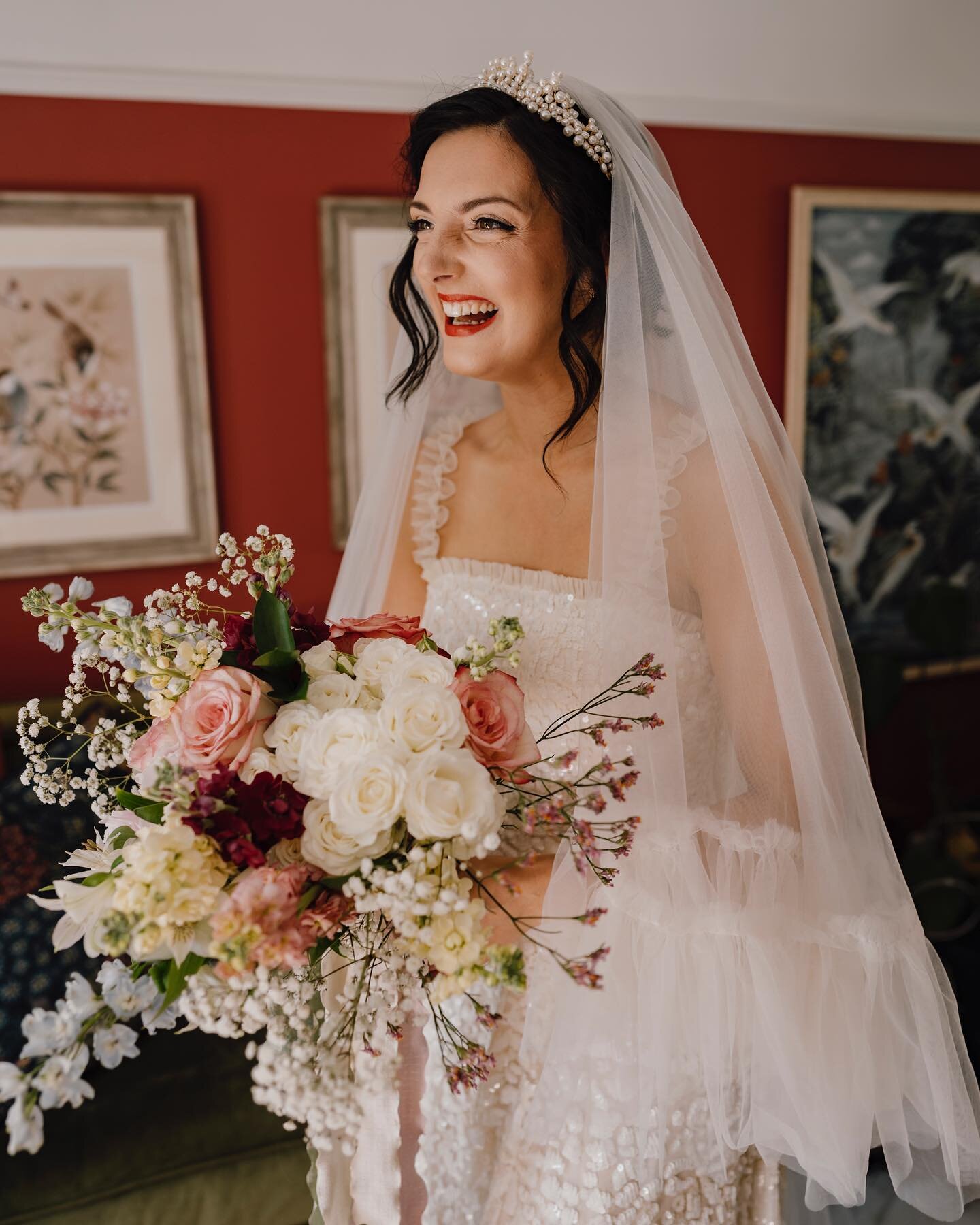 When you look through a gallery and it just looks like the happiest day ever ✨❤️ makeup by me, photo by @chriswaudphoto 

#makeupartist #lincolnshirewedding #lincolnweddings #coolbride #rockmyweddingsupplier #rockmywedding #coolgirlmakeup #redlips