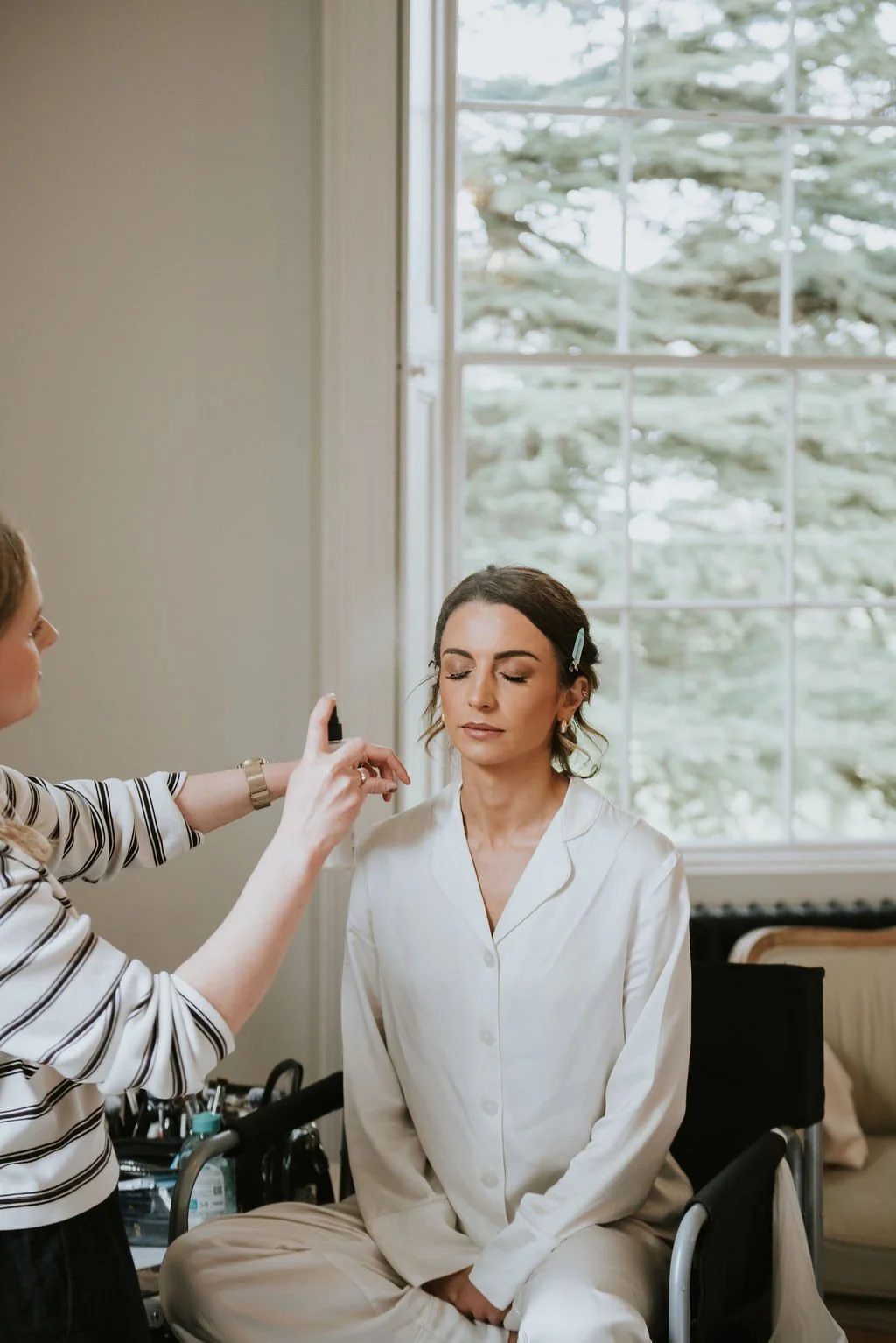 Bridal makeup artist Samantha Kate applying fresh wedding makeup to a bride at Aswarby Rectory, Lincolnshire.