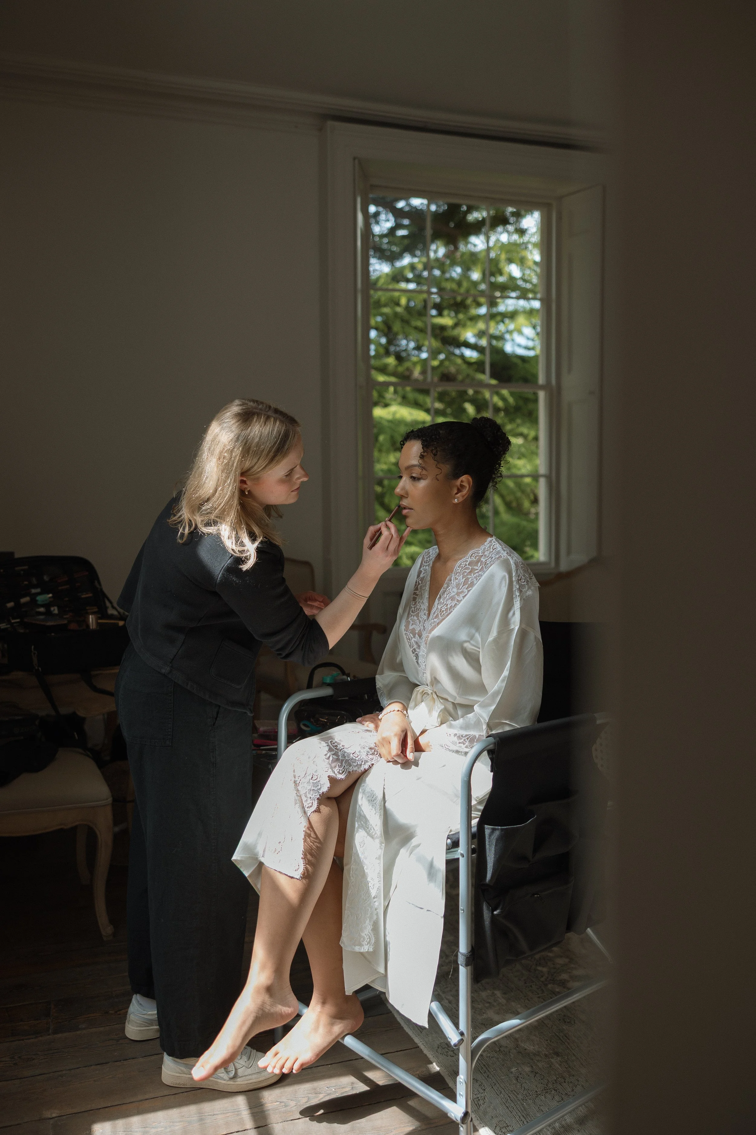Bridal makeup artist Samantha Kate applying natural, glowing wedding makeup to Lauren at Aswarby Rectory, Lincolnshire.