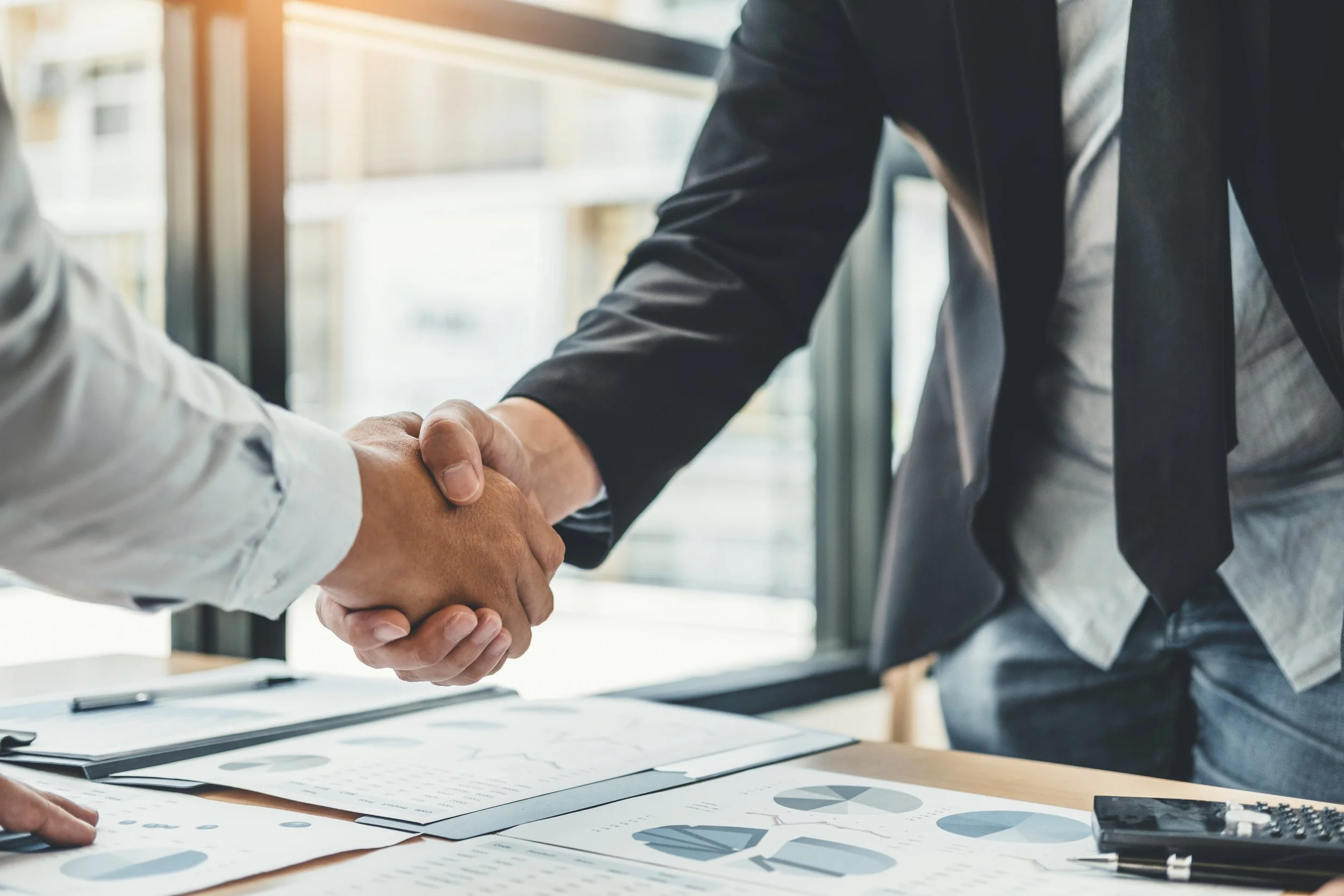 business-people-colleagues-shaking-hands-meting-planning-strategy-analysis-min.jpg