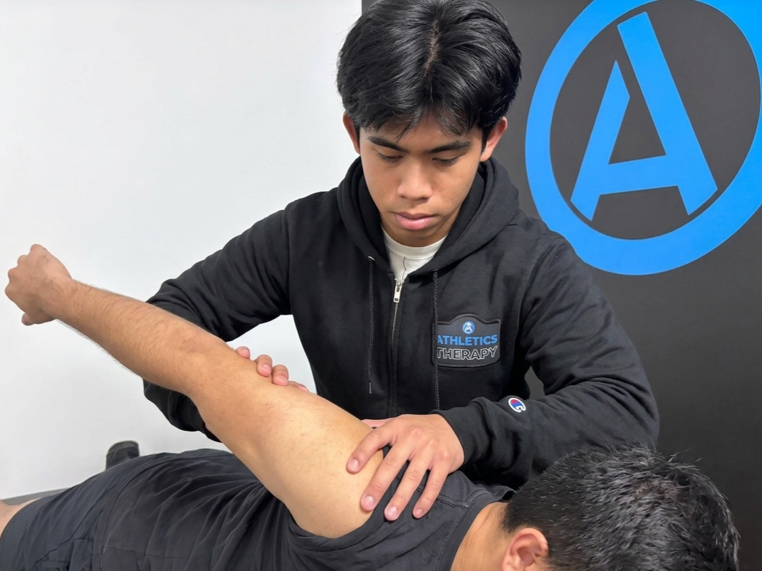 Returning to Lifting After a Shoulder Injury, What Most People Get Wrong