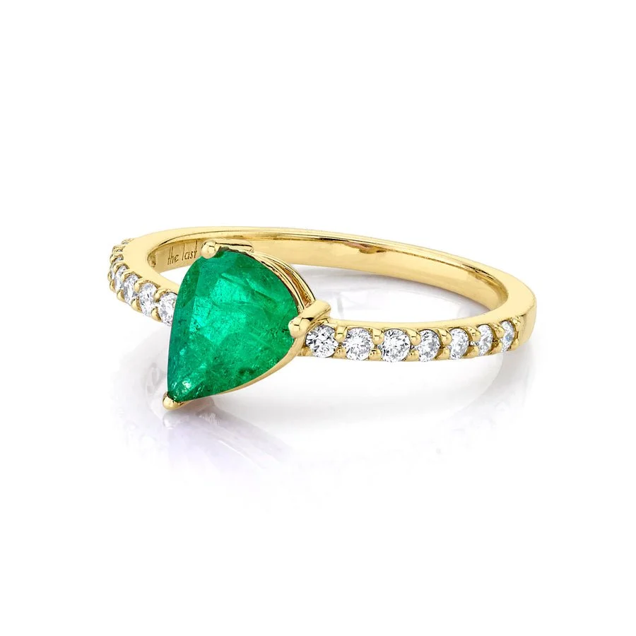 Pear-Diagonal-Set-Band-Emerald-14k-Yellow-Gold_4_900x.jpg