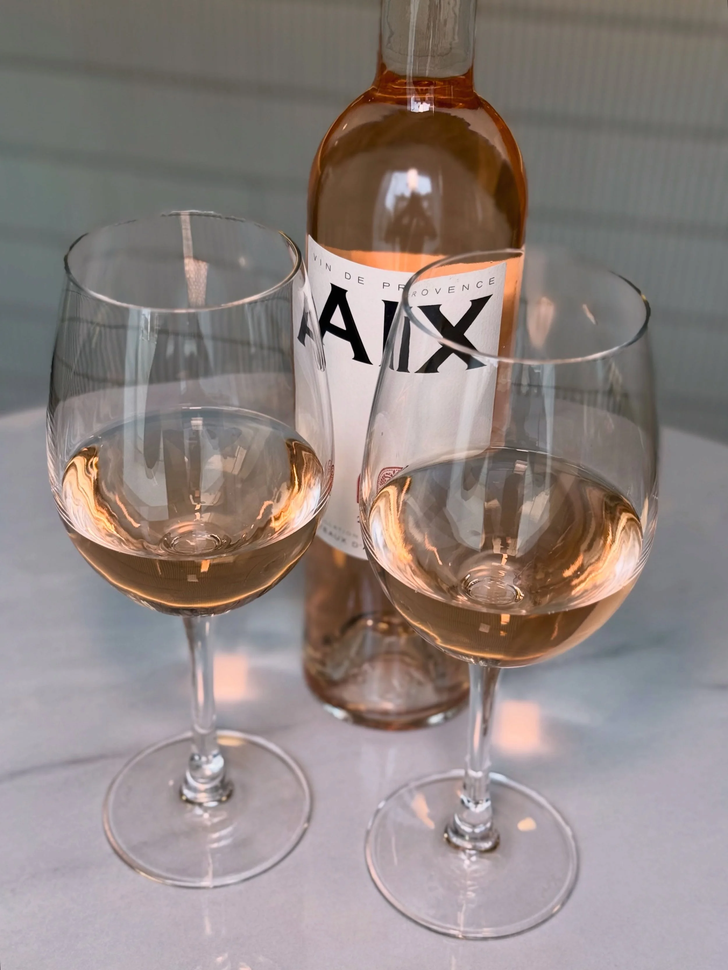 Ros&eacute; in hand, good company and even better vibes&hellip; what more could you want? 🍾

Join us at Mrs Sippy this weekend for your favourite drinks, great music and those weekend moments we all love! 🪩☀️

Tag your girls, round up your friends 