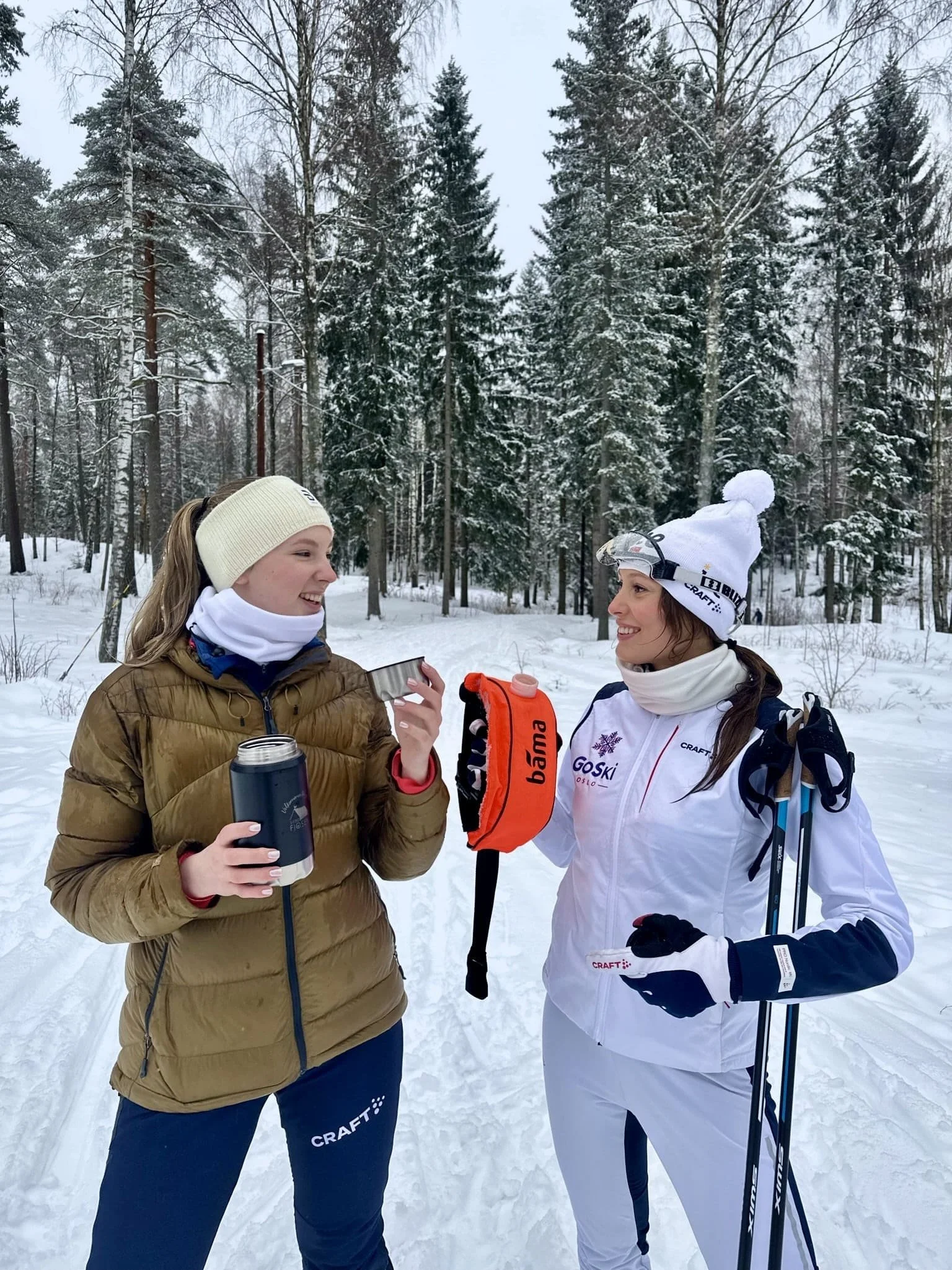 Participants enjoying hot drink after the ski lesson