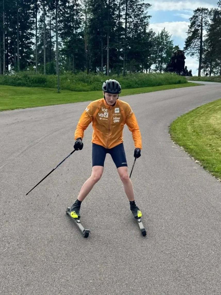 Braking on roller skis is done with A-shape 