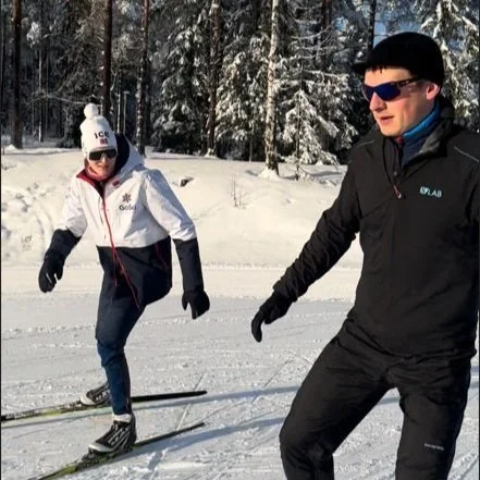 Instructor is taking care of participant on skating skis