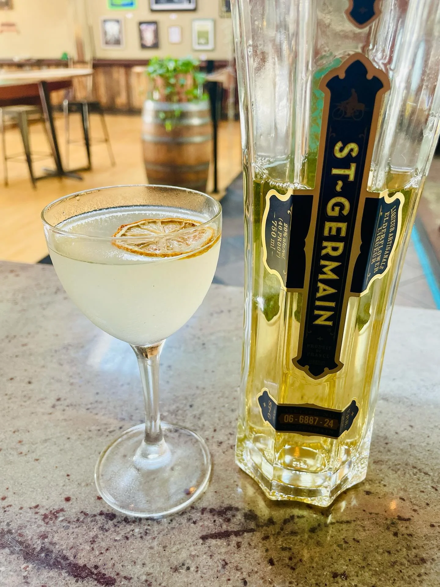 What a beautiful Friday for a cocktail &amp; game of pool. 

Happy Hour until 7pm.
Kitchen until 10pm.
Bar until 1am. 

#santacruz #ucsc #surfcitybilliards #friday