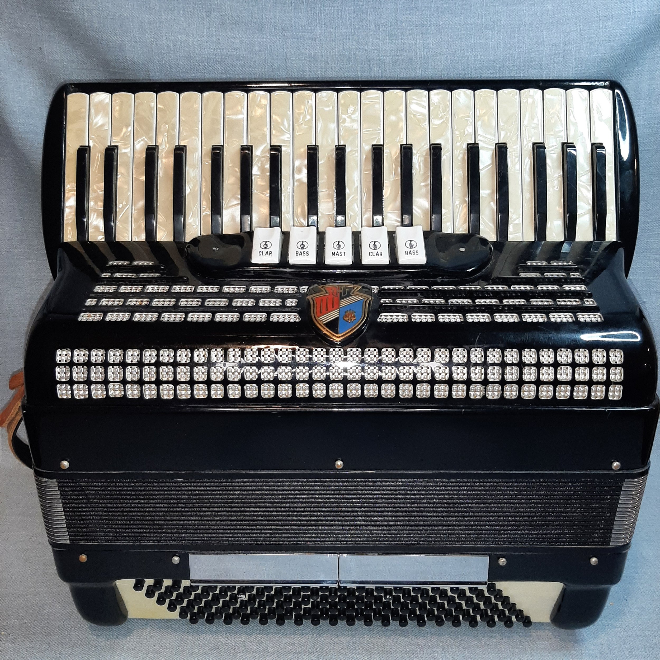 0024 Unbranded Italian Compact