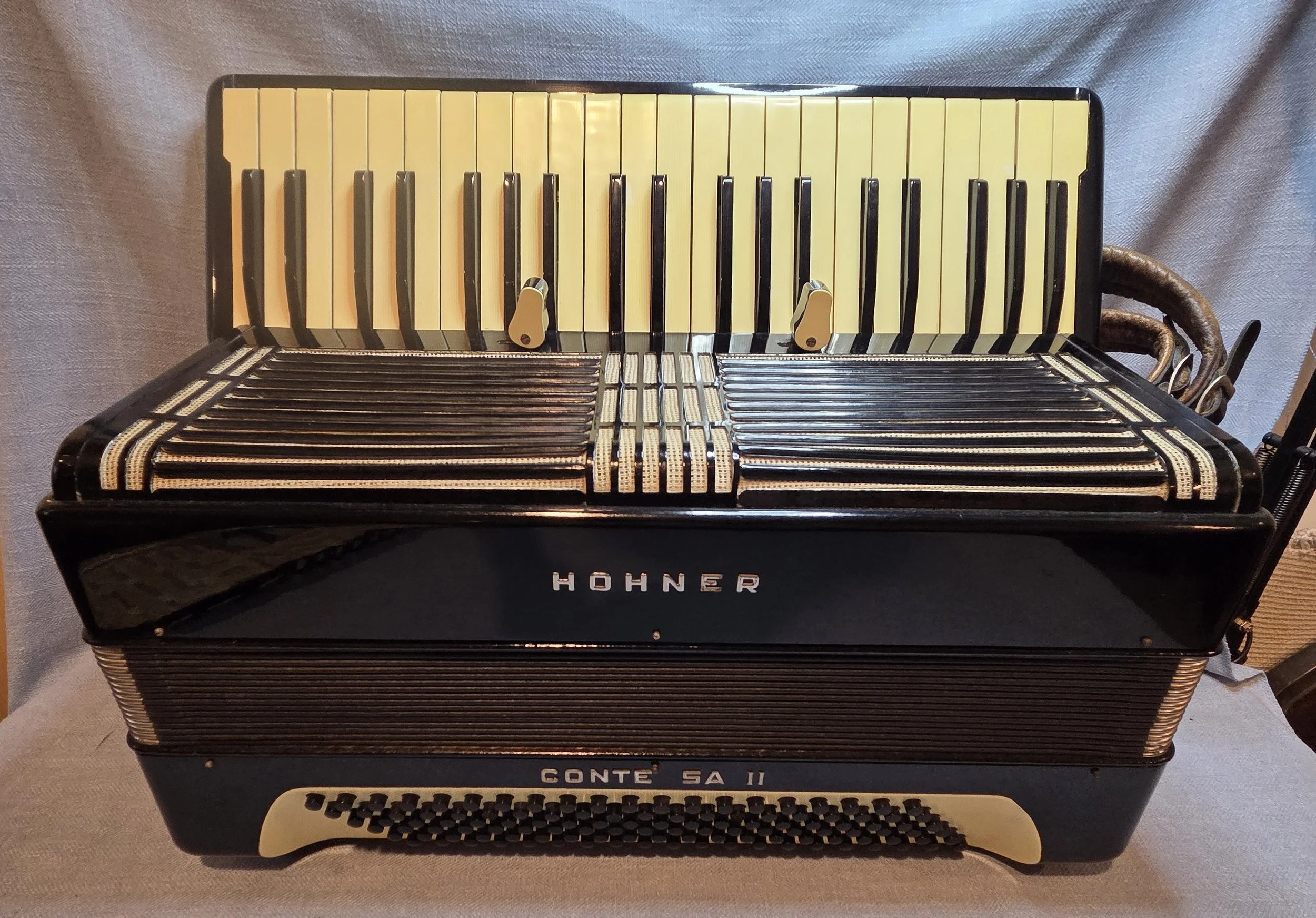 0042 Hohner Contessa.jpg