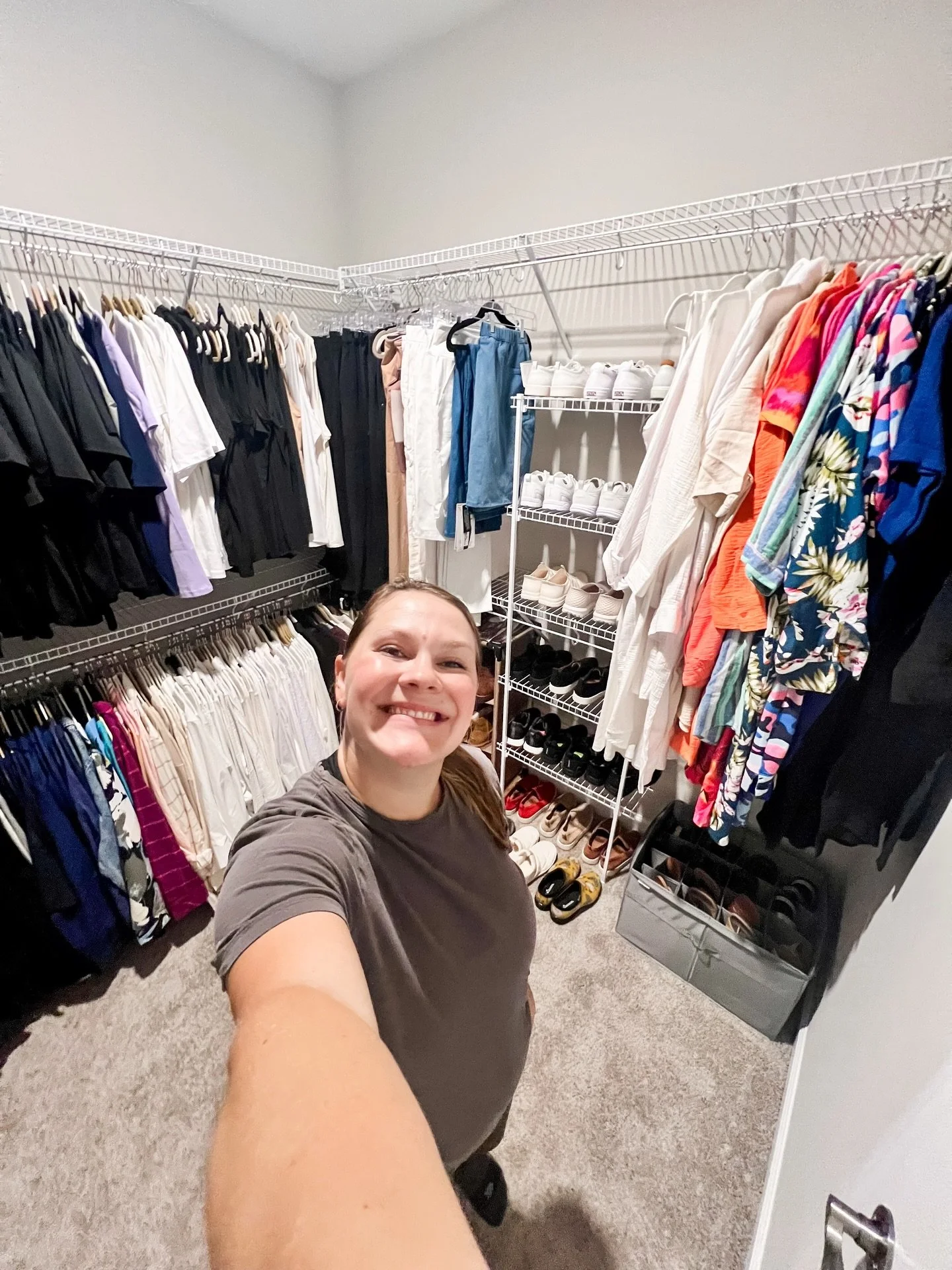 New home, fresh closet, clean start ✨

Whether your closet has never been used before or has been loved for years, we are here to make your closet functional &amp; beautiful! 👗

_________
#professionalorganizer #homeorganizer #organization #closetma